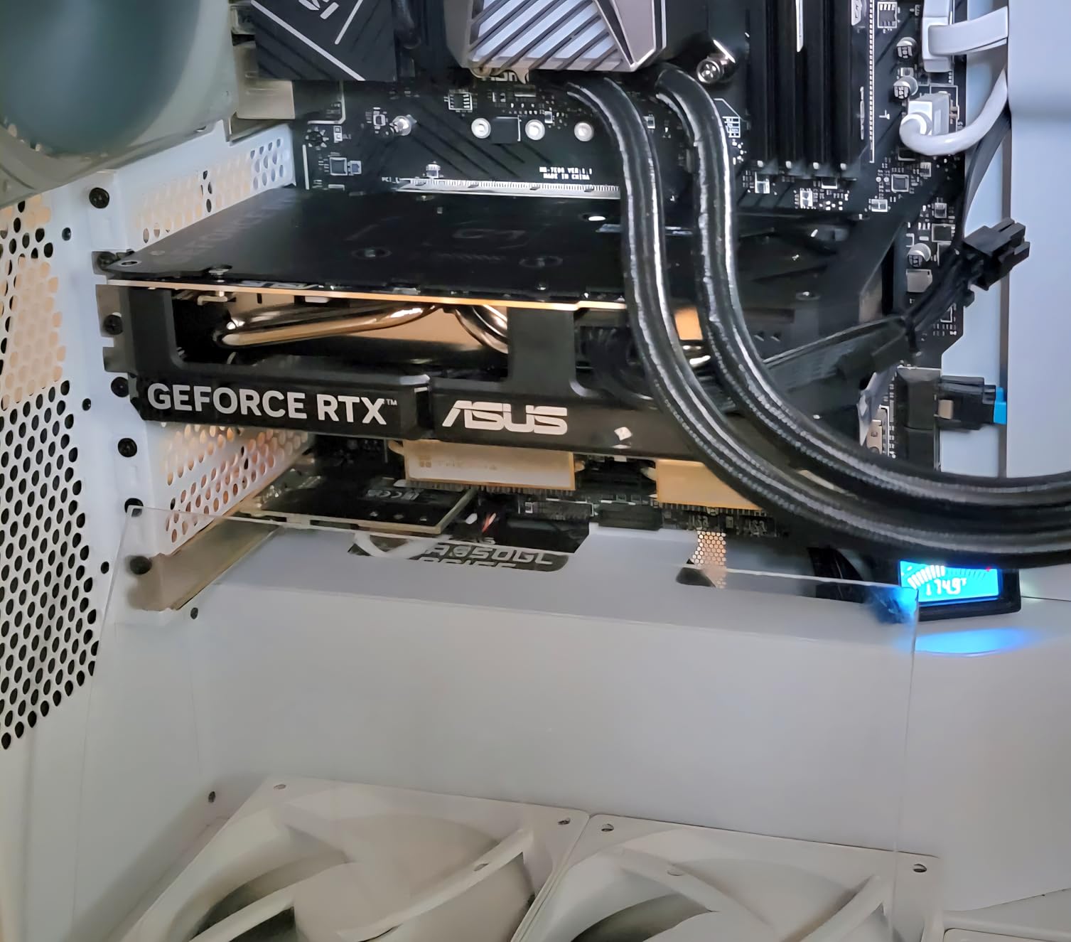 ASUS Dual GeForce RTX 5060 8GB GDDR7 OC Edition (PCIe 5.0, 8GB GDDR7, DLSS 4, HDMI 2.1b, DisplayPort 2.1b, 2.5-Slot Design, Axial-tech Fan Design, 0dB Technology, and More) customer photo 2