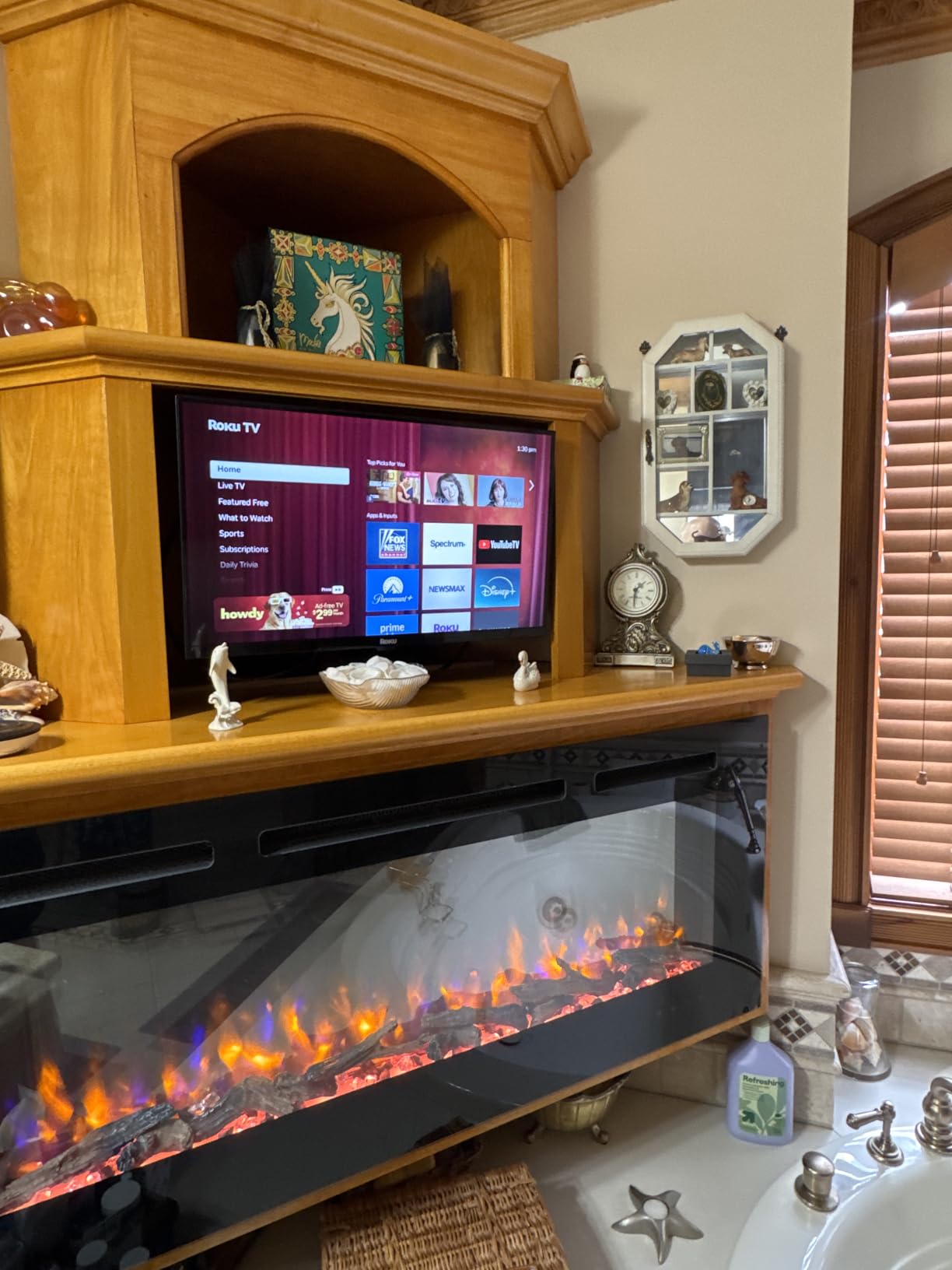 Roku Smart TV - 24-Inch Select Series, 720p HD TV - Roku TV with Voice Remote - Flat Screen LED Television with Wi-Fi for Streaming customer photo 1