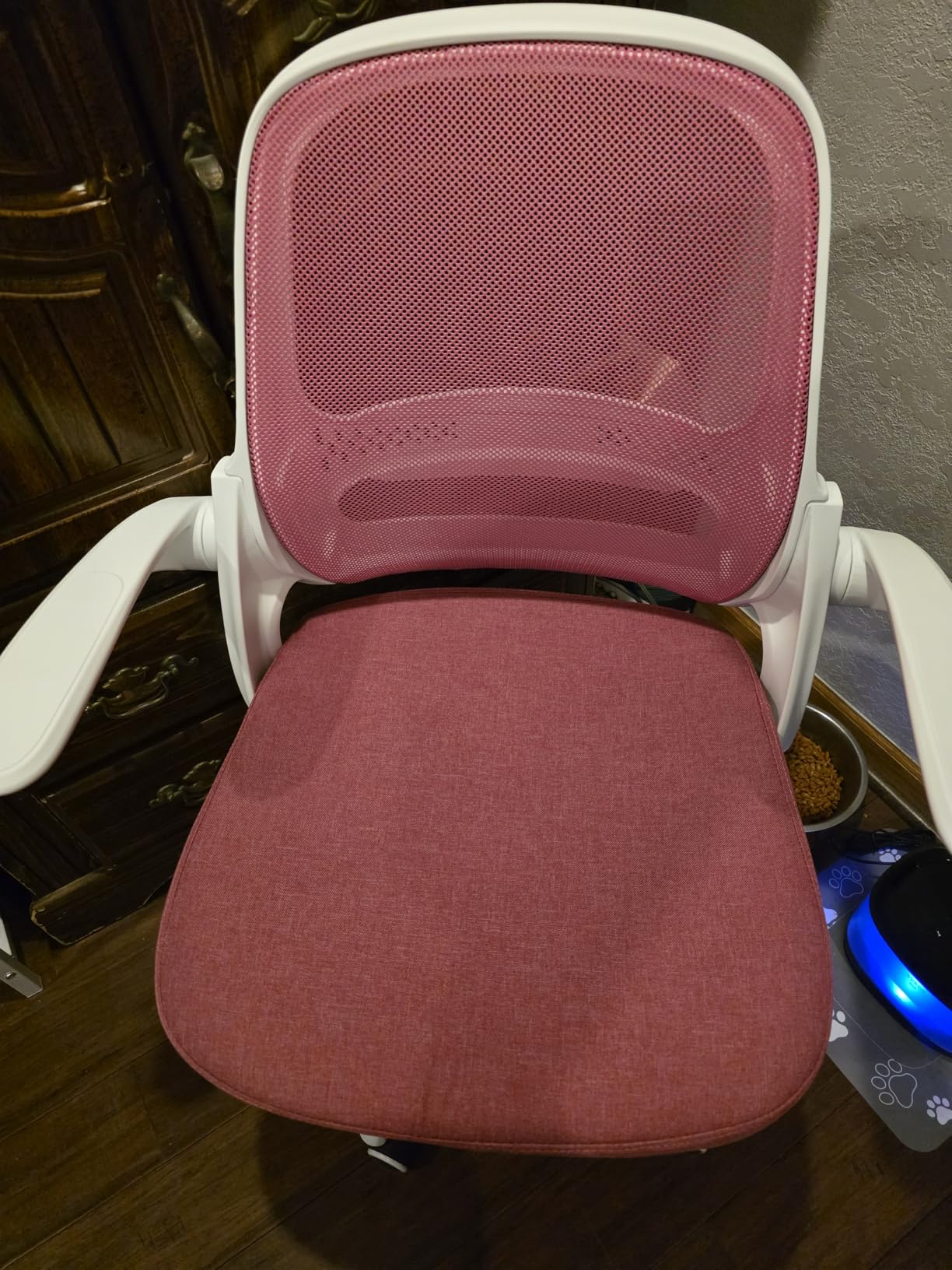 Ergonomic Mesh Office Chair for Home Office, Flip-Up Arms, Breathable Mesh Back & Thick Seat Cushion, BIFMA Certified customer photo 1