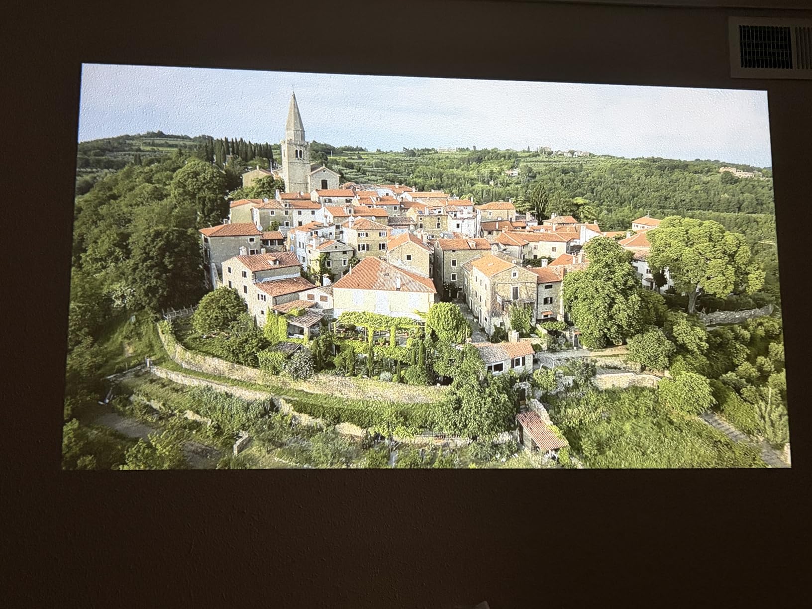 [2000 ANSI/Auto Focus & Keystone/Built-in APP] 4K Outdoor Projector with Wifi and Bluetooth, Smart Portable Projector with Built in Apps YouTube/PrimeVideo & Dolby, Home Theater Projector with HDR10+ customer photo 1