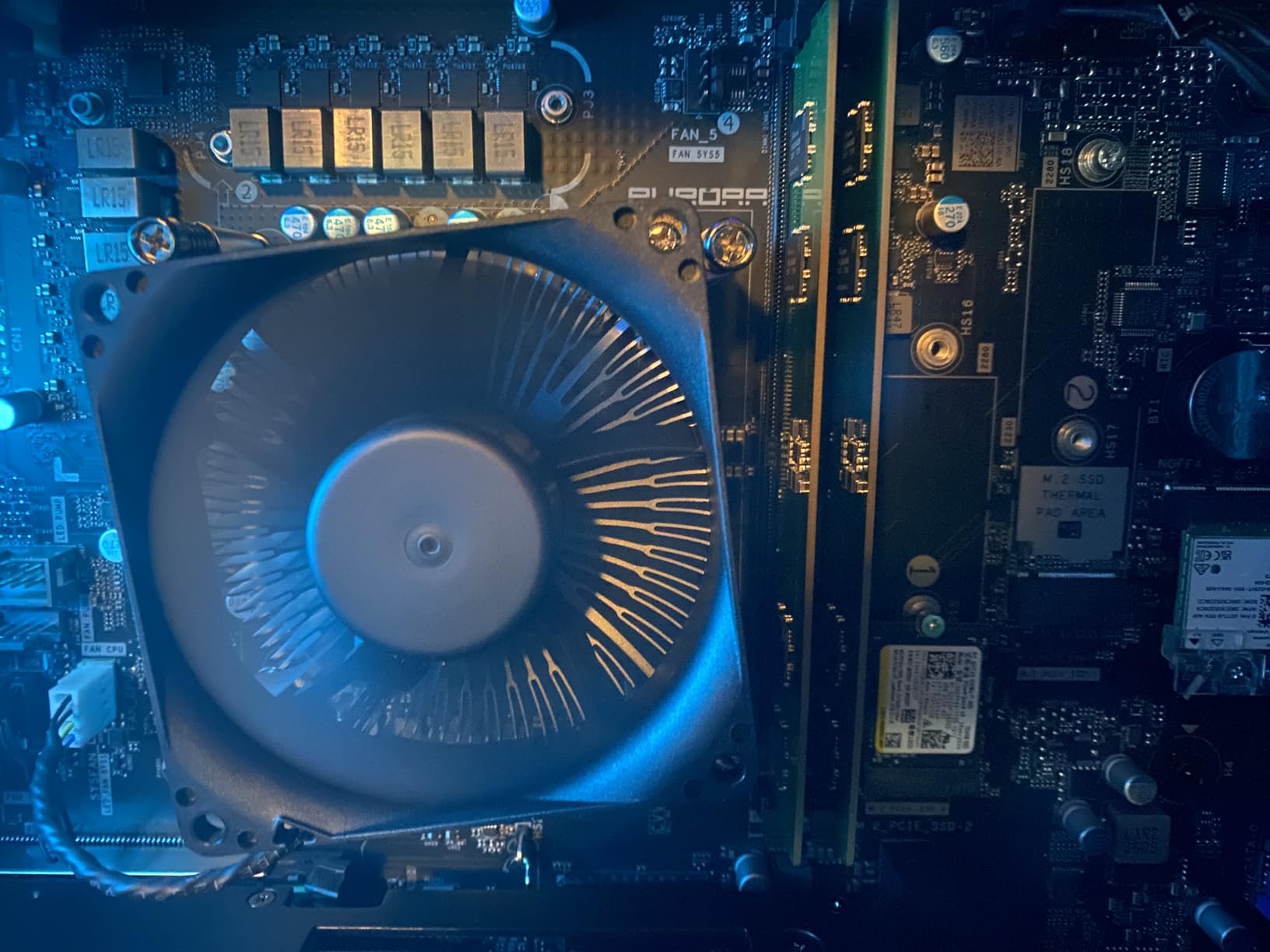 Alienware Aurora Gaming Desktop ACT1250 - Intel Core Ultra 7 265F Processor, Air Cooled, NVIDIA GeForce RTX 5060Ti, 16GB DDR5 RAM, 1TB SSD, 500W Platinum Rated PSU, Windows 11 Home customer photo 1