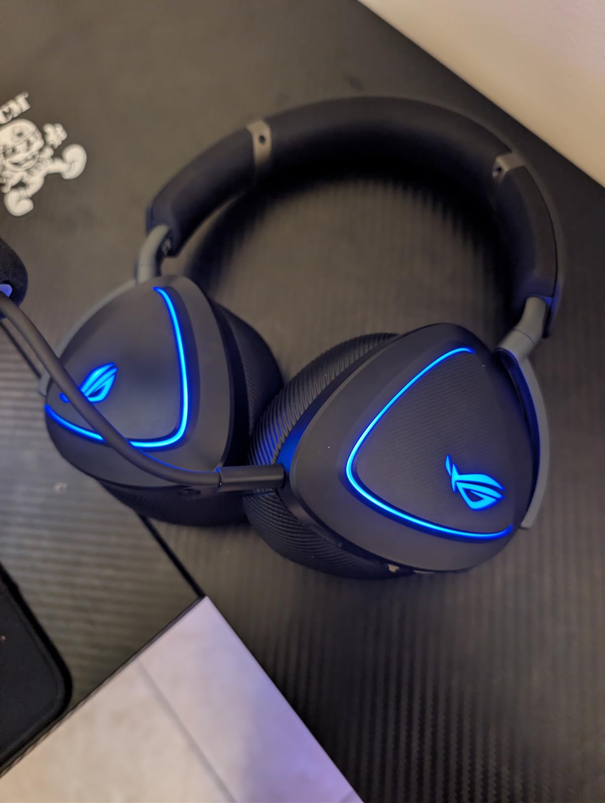 ASUS ROG Delta II Wireless Gaming Headset with Detachable Mic - Tri-Mode (BT, 2.4GHz, 3.5mm), 50mm Titanium-Plated Drivers, 110Hr Battery, Lightweight, for PC, PS5, PS4, Xbox, Switch, Mobile - White customer photo 2