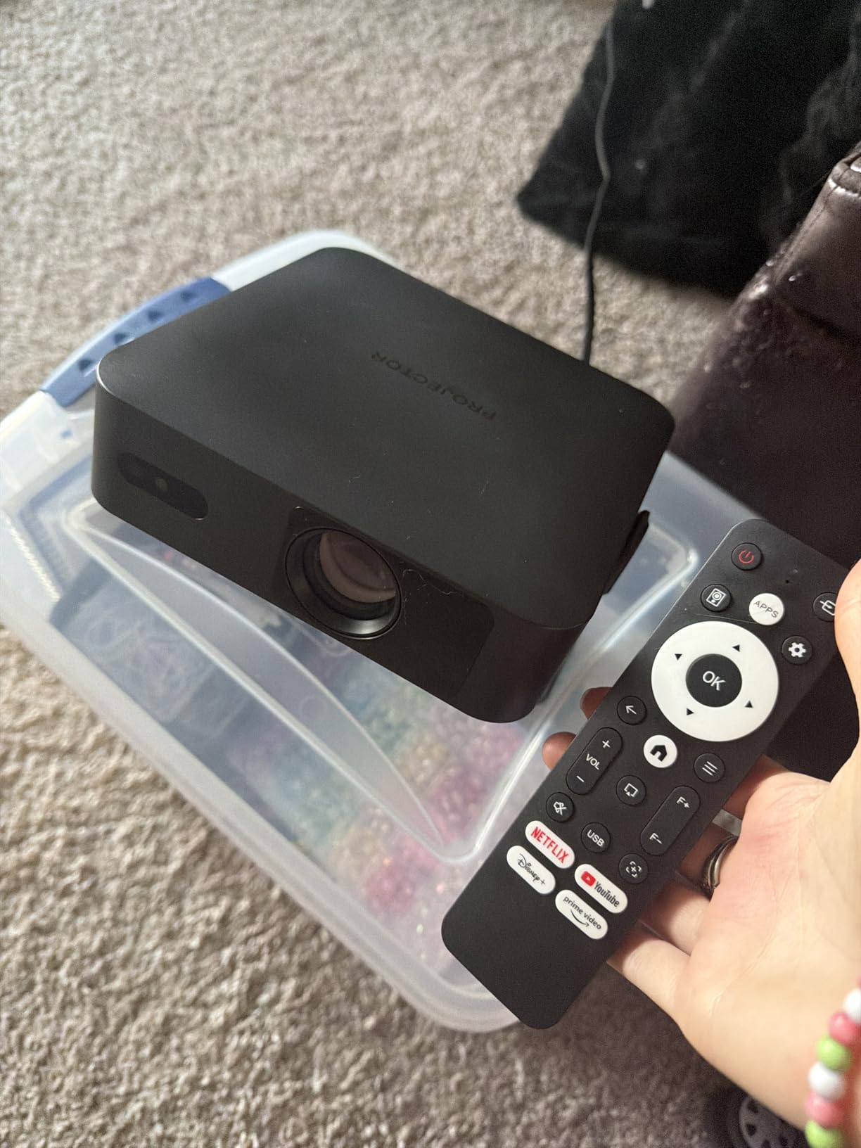 [Officially-Licensed APP & 2500 ANSI] 4K Projector with WiFi and Bluetooth,TOF Real-Time Auto Focus Smart Projector, AuKing Outdoor Movie Home Theater Proyector with Omni-Adjustable Stand(Grey) customer photo 2