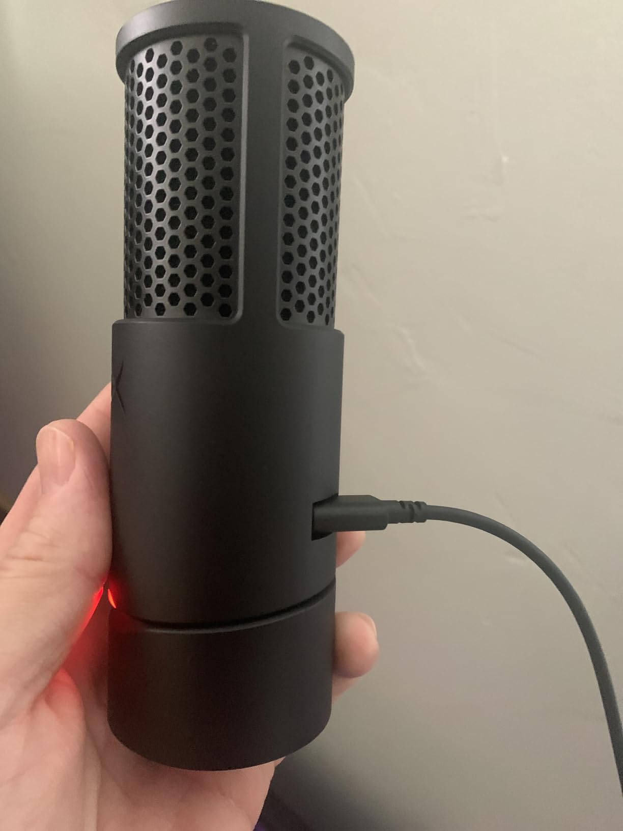 HyperX SoloCast 2 - Gaming USB Condenser Mic for PC, USB-C to USB-A, Built-in Pop Filter, Internal Shock Mount, Plug and Play, 24-bit / 96kHz, Compact Tiltable Stand - Black customer photo 1