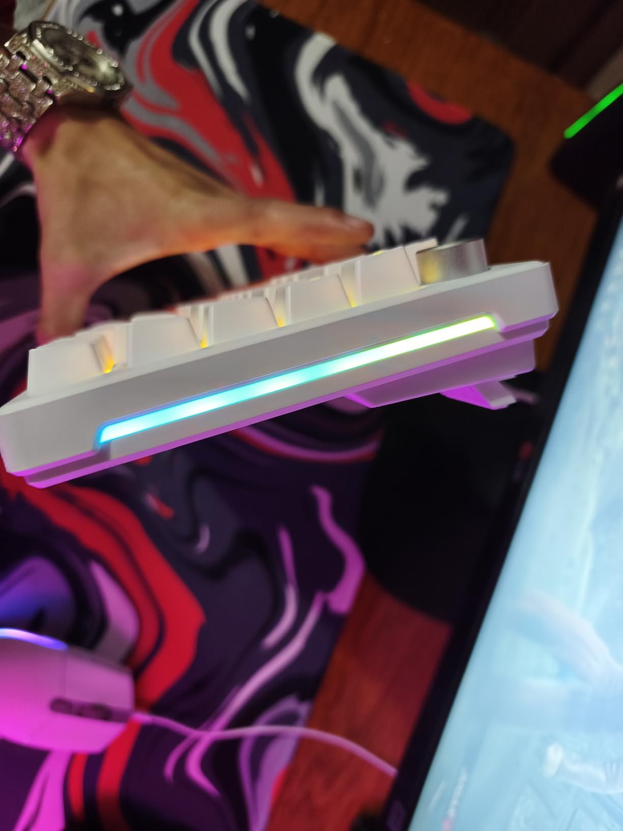 DIERYA DK81E 75% Mechanical Gaming Keyboard, Hot-Swappable, Pre-Lubed Linear Switches, Gasket-Mount, 6-Layer Dampening Foam, Programmable, Volume Knob, RGB Backlit, Double-Shot Keycaps, Wired, White customer photo 2