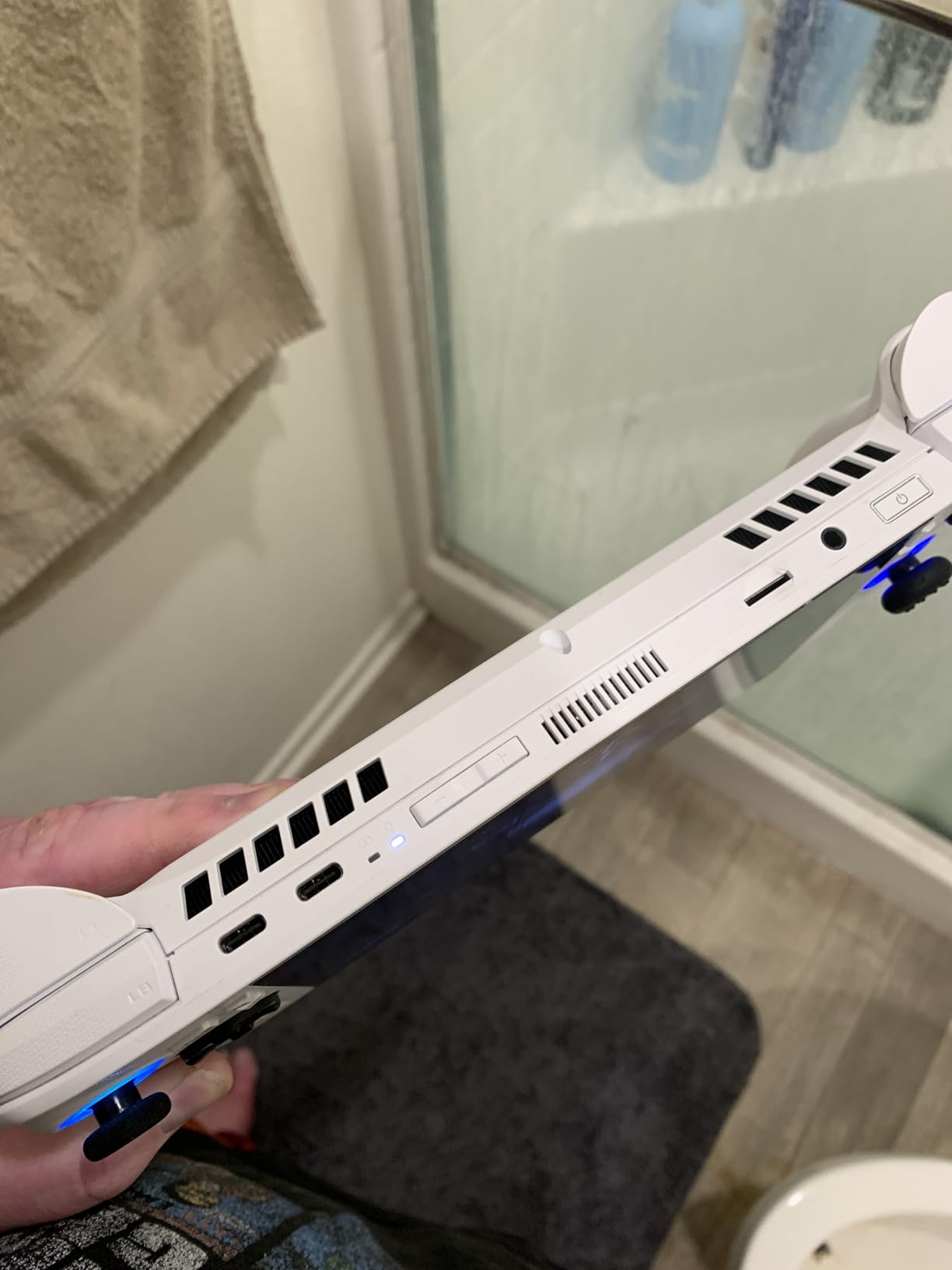 ASUS ROG Xbox Ally Gaming Handheld, 7 inch 1080p 120Hz Touchscreen, AMD Ryzen Z2 A, 16GB RAM, 512GB SSD, White customer photo 2