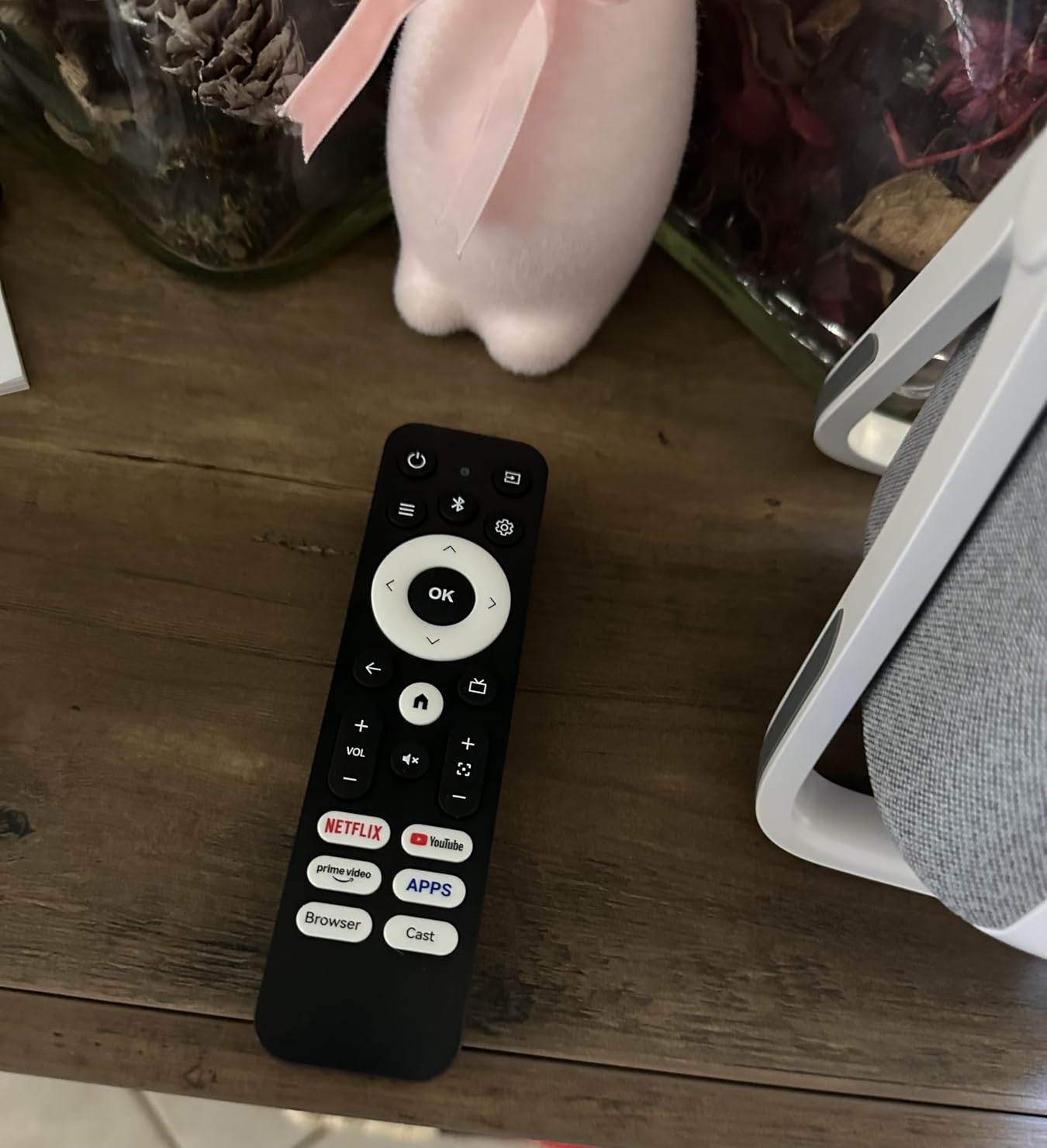 Smart 4K Projector with WiFi and Bluetooth, Auto Focus Projector with Dual-Mode Stand, Short Throw with Built-in Apps, Netflix/YouTube/PrimeVideo & Dolby customer photo 2