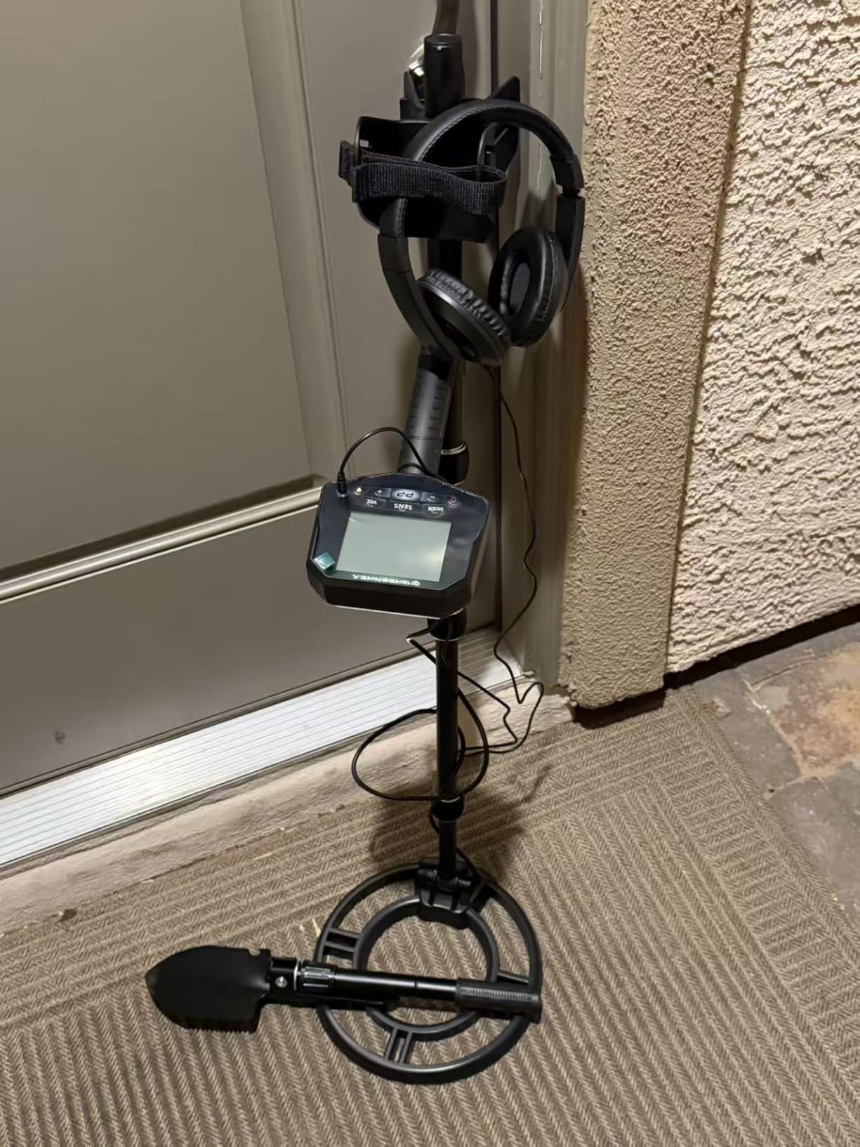 Metal Detector for Adults Professional, Waterproof Pinpoint, High Accuracy Gold and Silver Detection, Underwater and Beach Use, 10'' IP68 Coil, Bigger LCD, New Advanced DSP Chip, Black customer photo 2