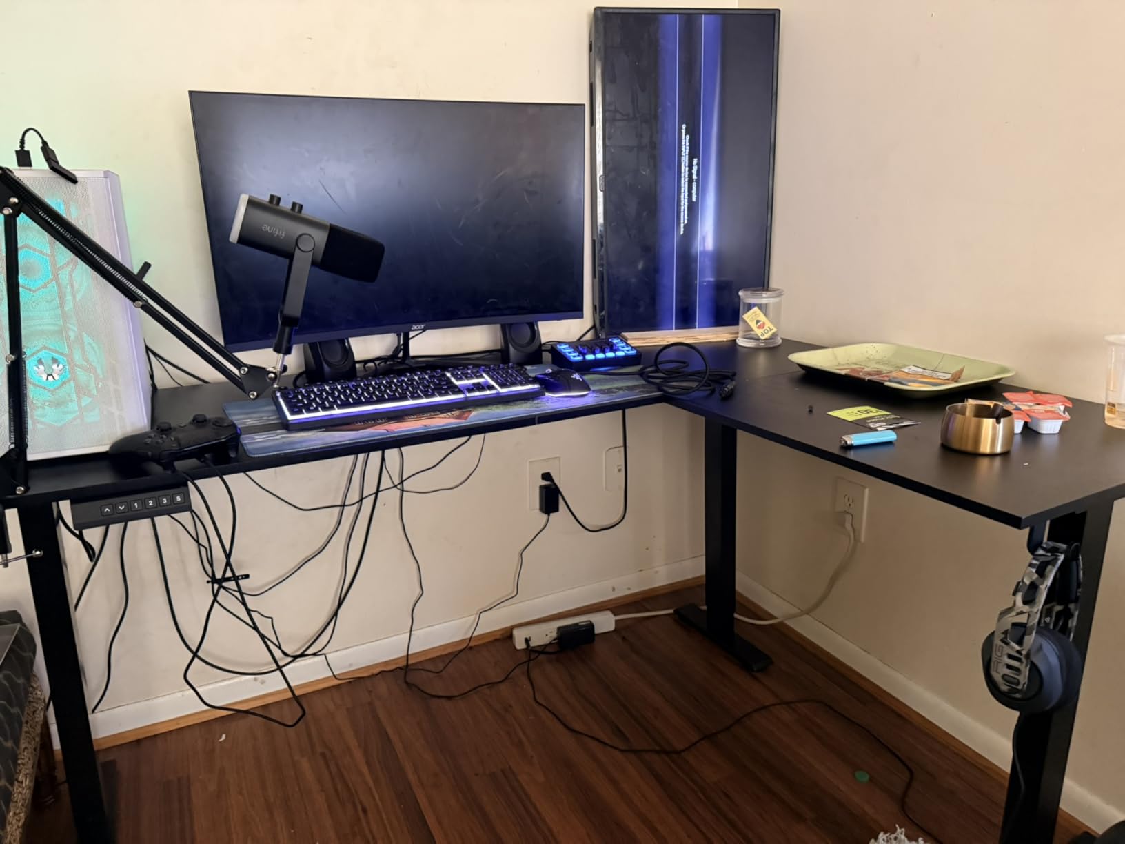 OffiGo 63 Inch Reversible L Shaped Electric Standing Desk, Height Adjustable Corner Stand up Desk, Ergonomic Large Lift Computer Table for Home, Office, Workstation, Black customer photo 2