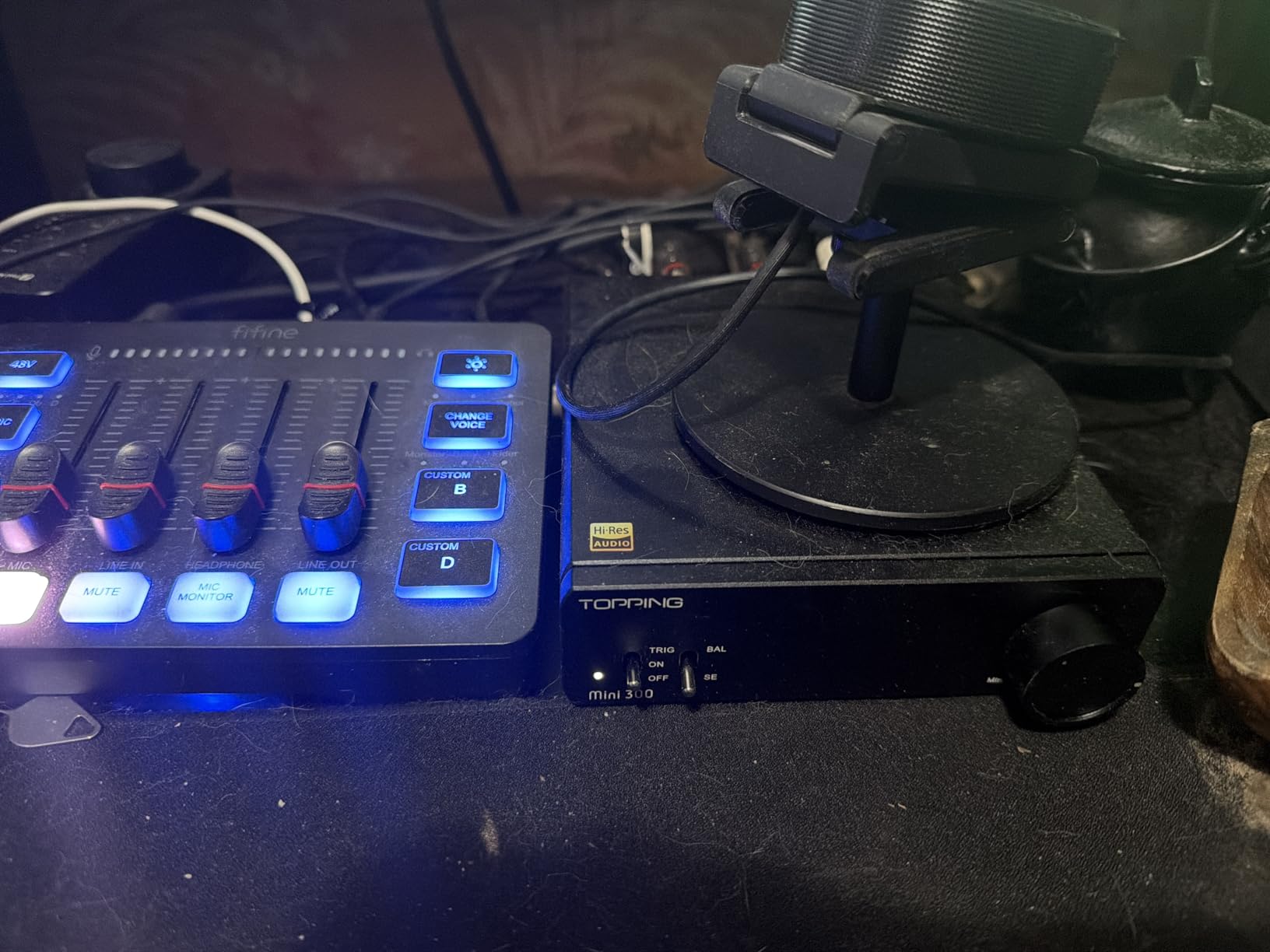 Topping Mini 300 Compact Desktop Power Amplifier - Fully-Balanced Class-D Amp, TRS/RCA Input, 12V Trigger, Ultra-Low Distortion, Zero-Noise Safe and Reliable (Silver) customer photo 1
