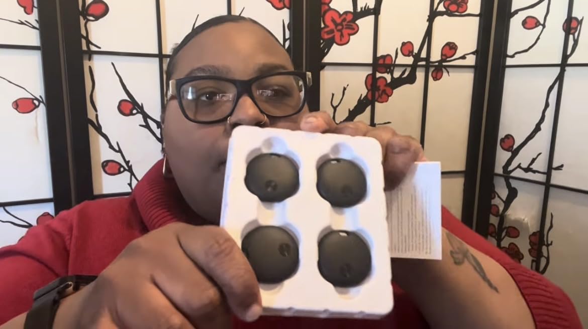 Smart Tracker Tag Item Finder 4Pack, Compatible with Apple Find My APP (iOS Only), IP67 Waterproof, Replaceable Battery, Suitable for Luggage, Bags, Wallets, Backpacks, Keys (weTag mini) customer photo 2