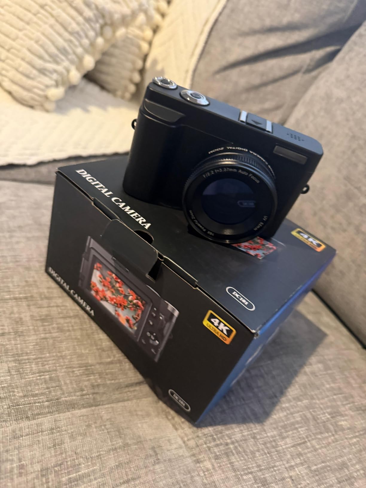 4K Digital Camera for Photography, 2026 Latest WiFi 64MP Vlogging Camera for YouTube with 180° flip Screen, Autofocus Anti-Shake, 16X Zoom, Compact Travel Camera, 32GB Card, 2 Batteries, Black customer photo 2