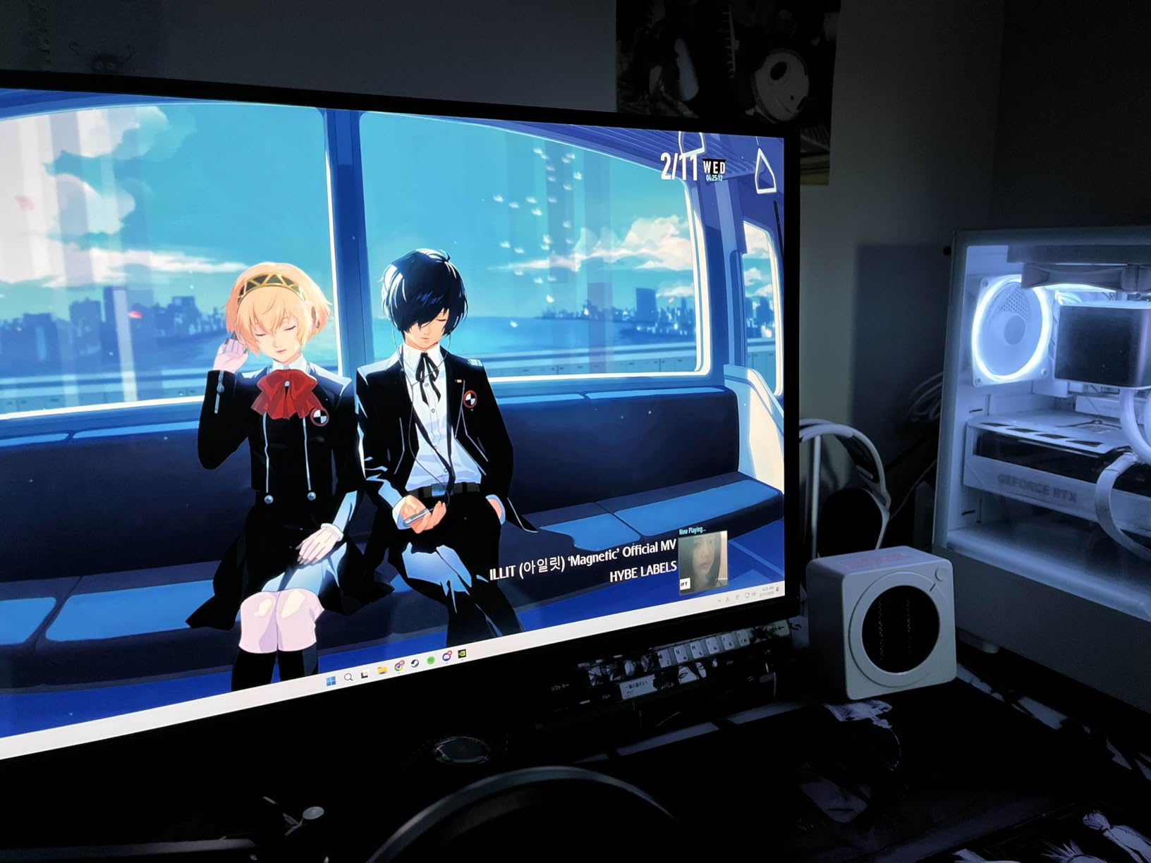 MSI MAG 272QP QD-OLED X24 27-inch 2560 x 1440 (QHD) Gaming Monitor, 240Hz, Adaptive-Sync, HDMI, DisplayPort, VESA Mountable, Tilt, Height Adjustable, Speaker, 0.03ms, Black customer photo 1