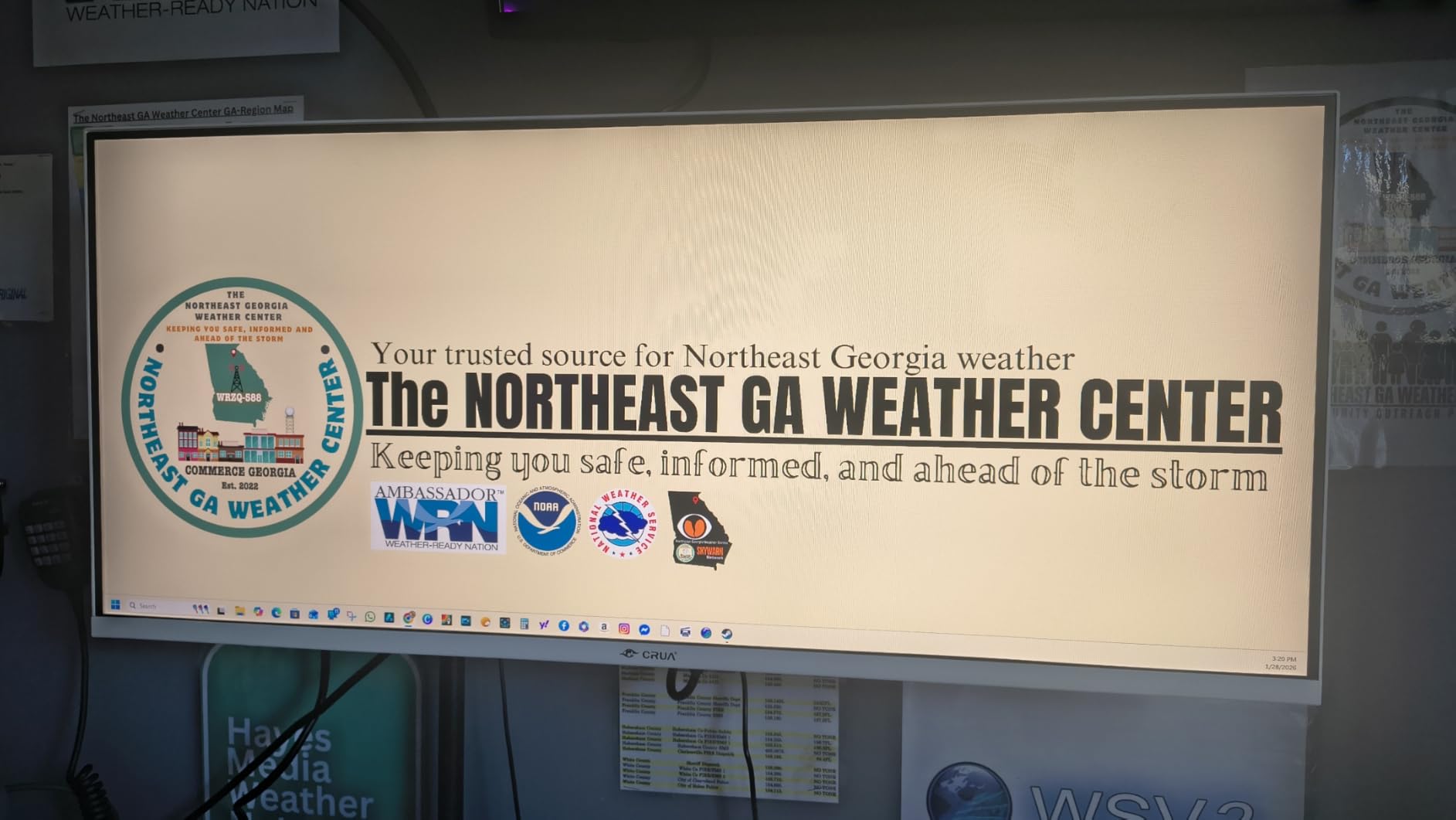 CRUA 32'' 4K Gaming Monitor 160Hz, UHD 3840x2160 IPS Screen, Height/Pivot/Swivel/Tilt Adjustable Vertical Monitor, Support FreeSync, Built-in Speakers, 120% sRGB, PIP/PBP customer photo 2