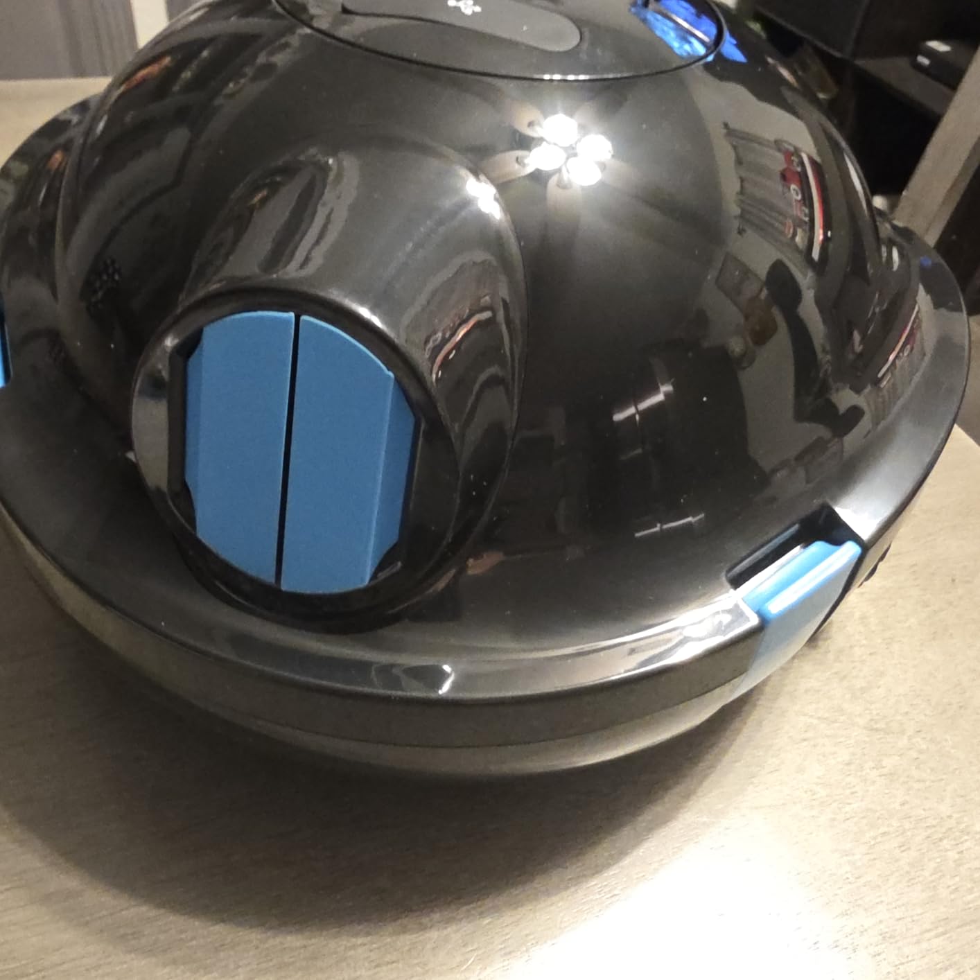 Y10 Cordless Robotic Pool Cleaner, Automatic Pool Vacuum - 90 Mins Runtime, Powerful Suction, Self-Parking, Lightweight for Above/Inground Pools Up to 65ft/1100 Sq.Ft (White) customer photo 1