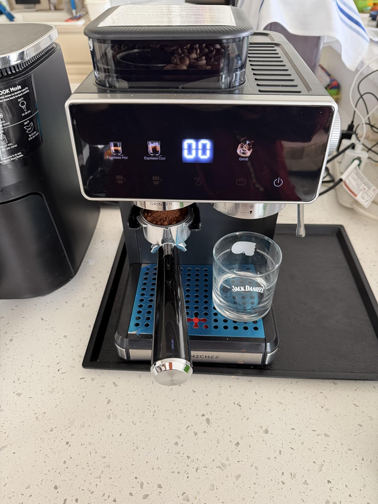 AMZCHEF Espresso Machine with Grinder, 3 Temp 197-205°F Professional Espresso Machine, 3-10s Pre-Infusion, 20 Grind Settings, Latte Cappuccino Maker Home Barista, Black customer photo 2