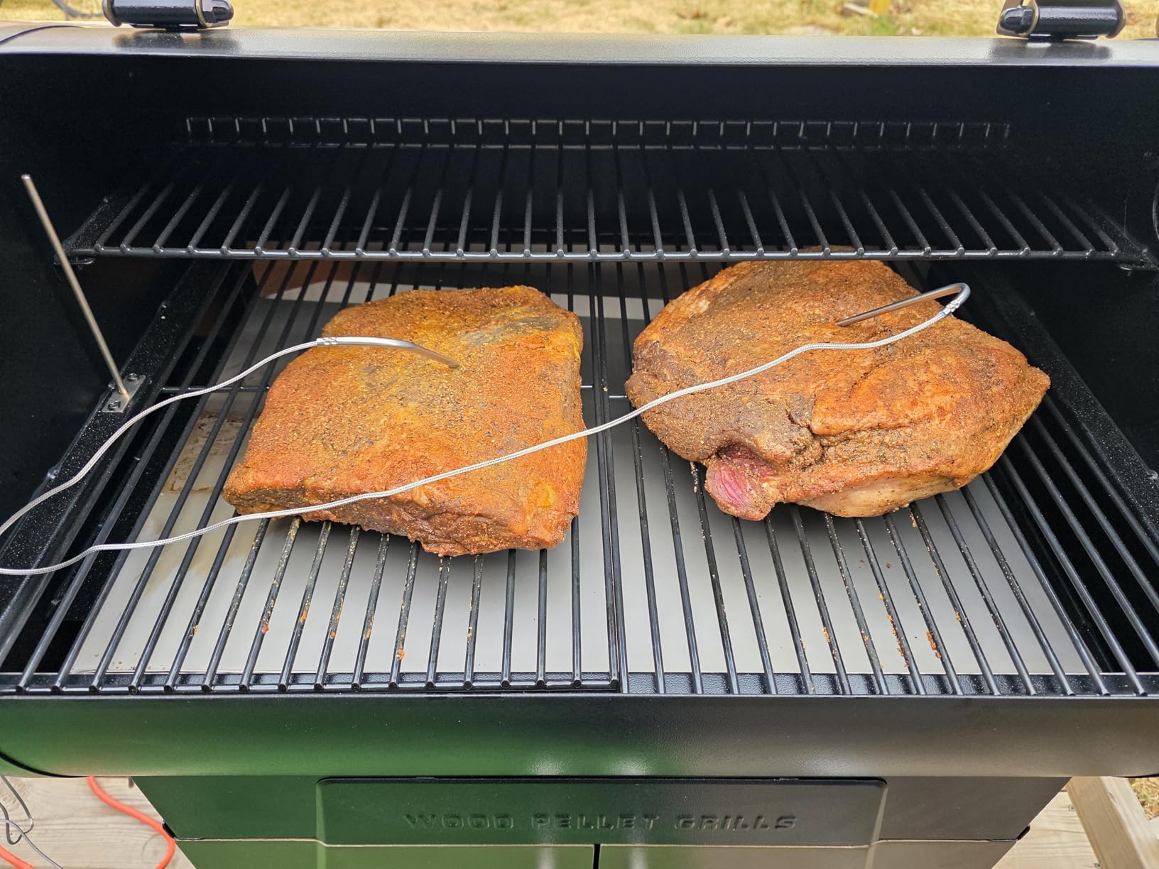 Z GRILLS 2026 Electric Pellet Smoker & Grill, 700 sq. in Cooking Space, PID 3.0 Precision Control, Dual Meat Probes, 28-Hour Hopper, Dual-Wall Insulated Base, 8-in-1 BBQ with Cover customer photo 2