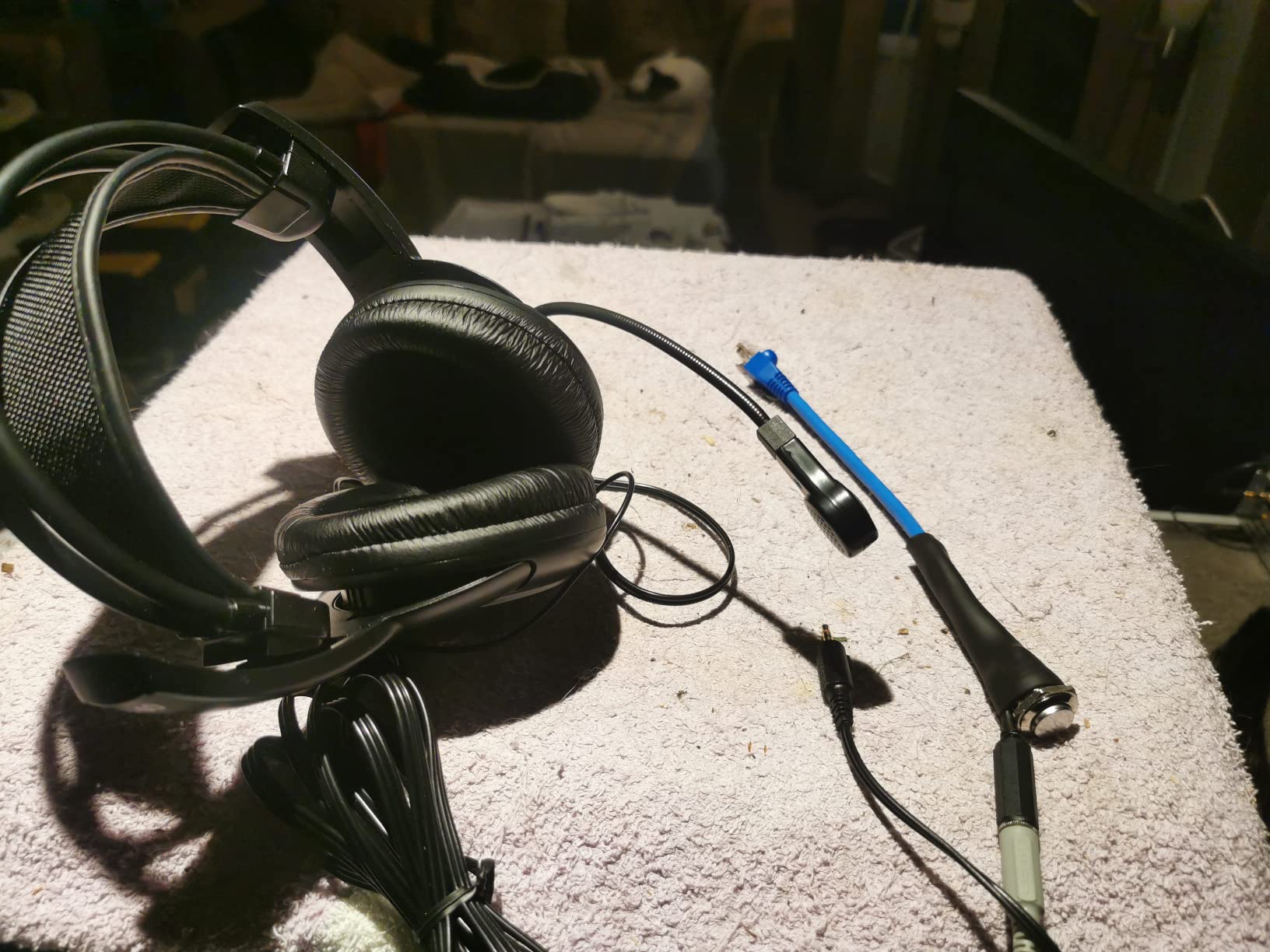 Koss SB40 Computer Headset with Microphone, black/gold customer photo 1