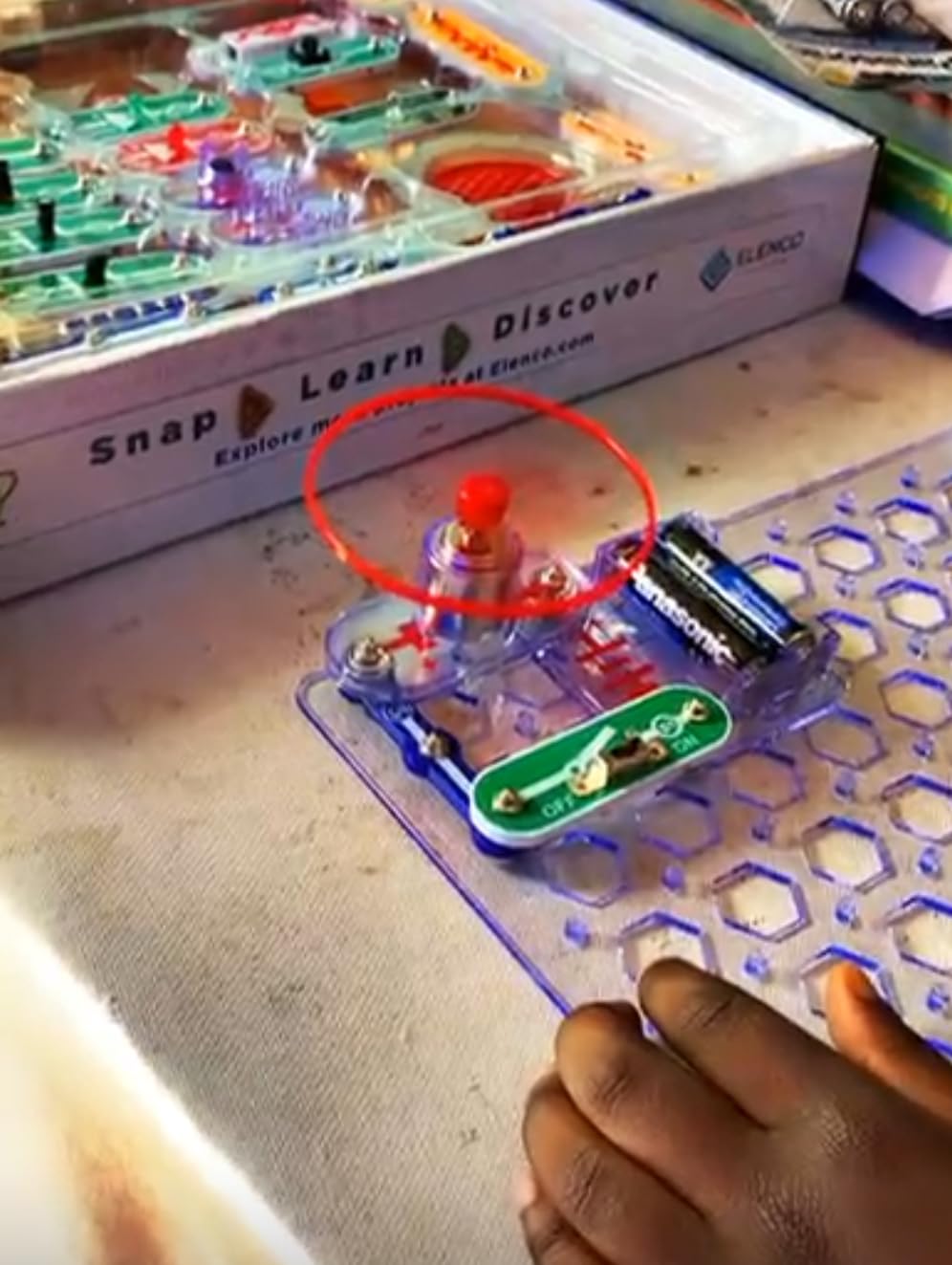 Snap Circuits Jr. SC-100 Electronics Exploration Kit, Over 100 Projects, Full Color Project Manual, 28 Snap Circuits Parts, STEM Educational Toy for Kids 8 + customer photo 2