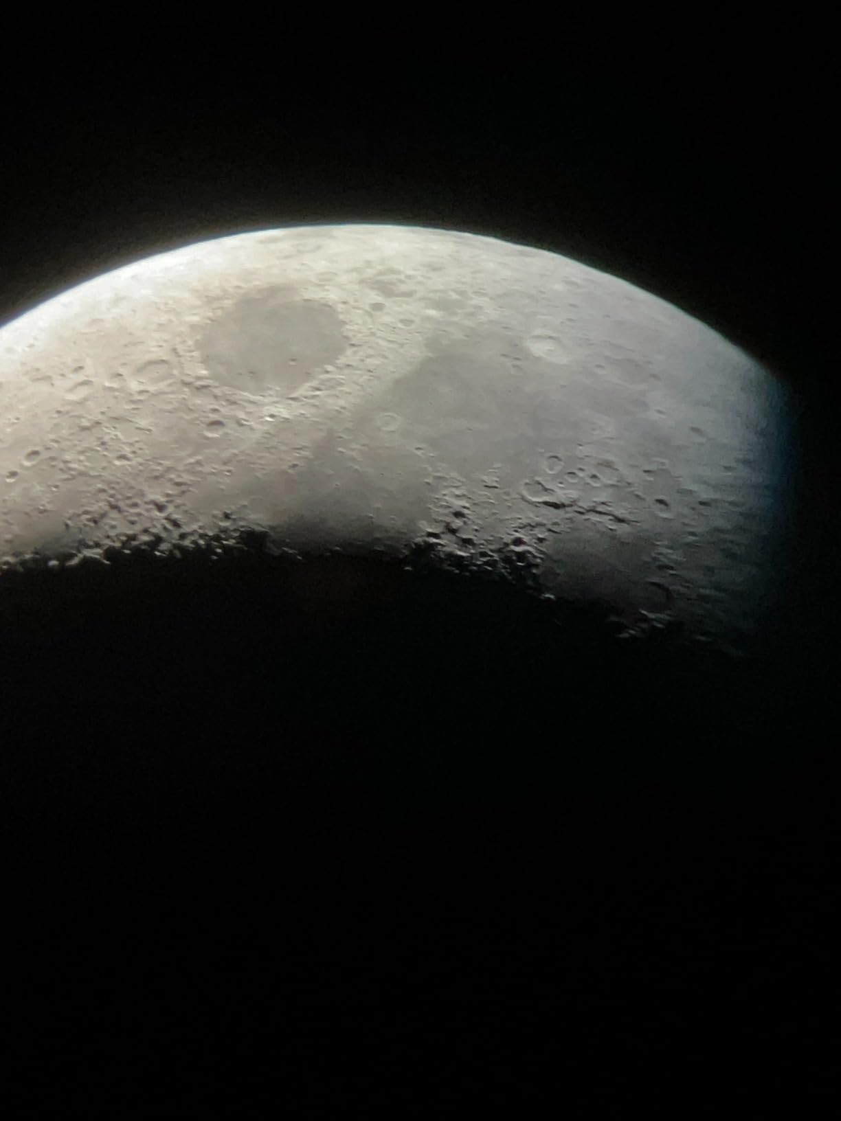 Celestron AstroMaster 130EQ Newtonian Telescope - Manual Reflector for Beginners - Aluminized Mirror - Adjustable-Height Tripod - Includes Accessories Plus Astronomy Software Package customer photo 1