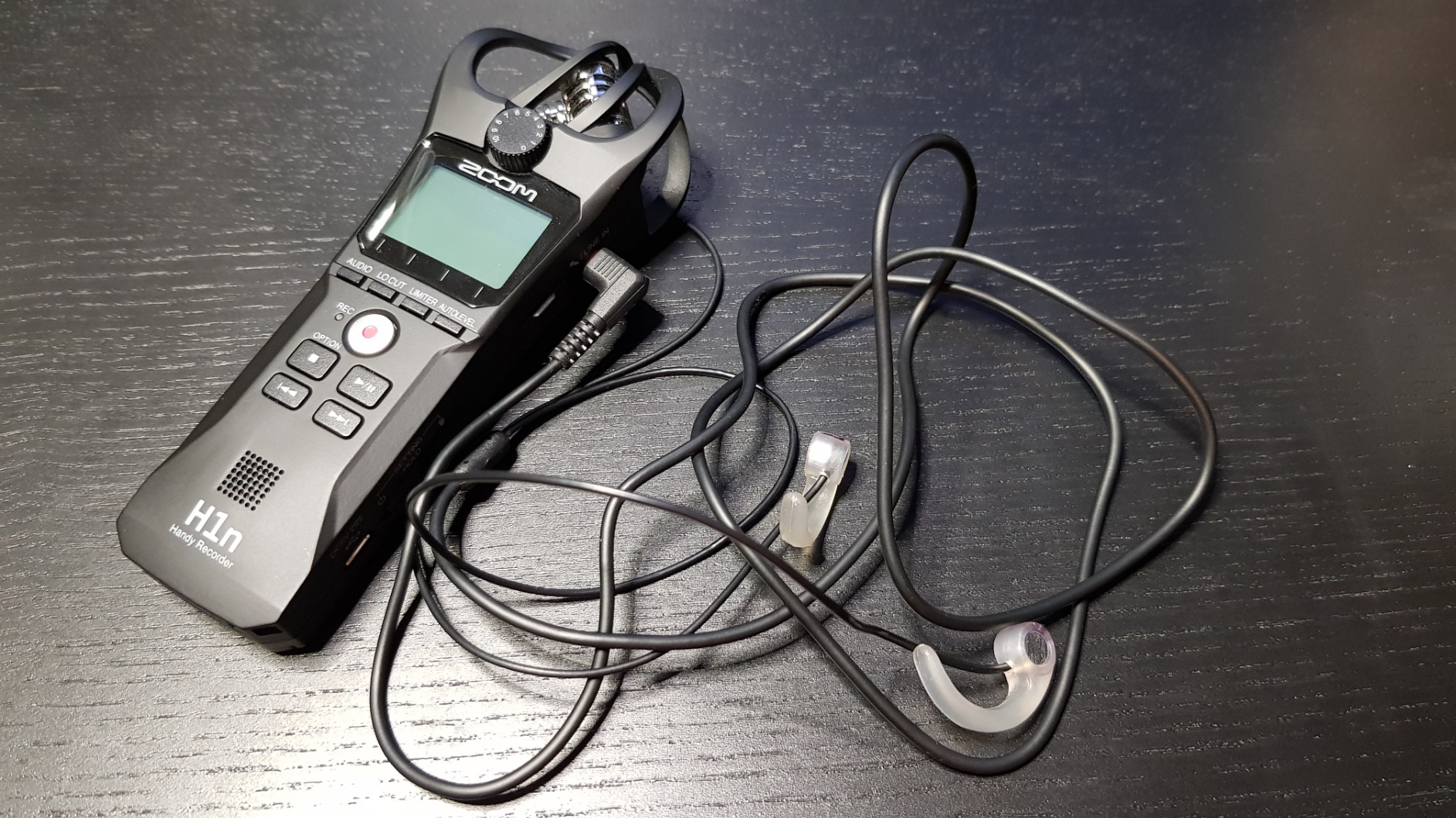 LOW NOISE IN-EAR BINAURAL MICROPHONES - HIGH SENSITIVITY - Black Cables with Straight Connector customer photo 2