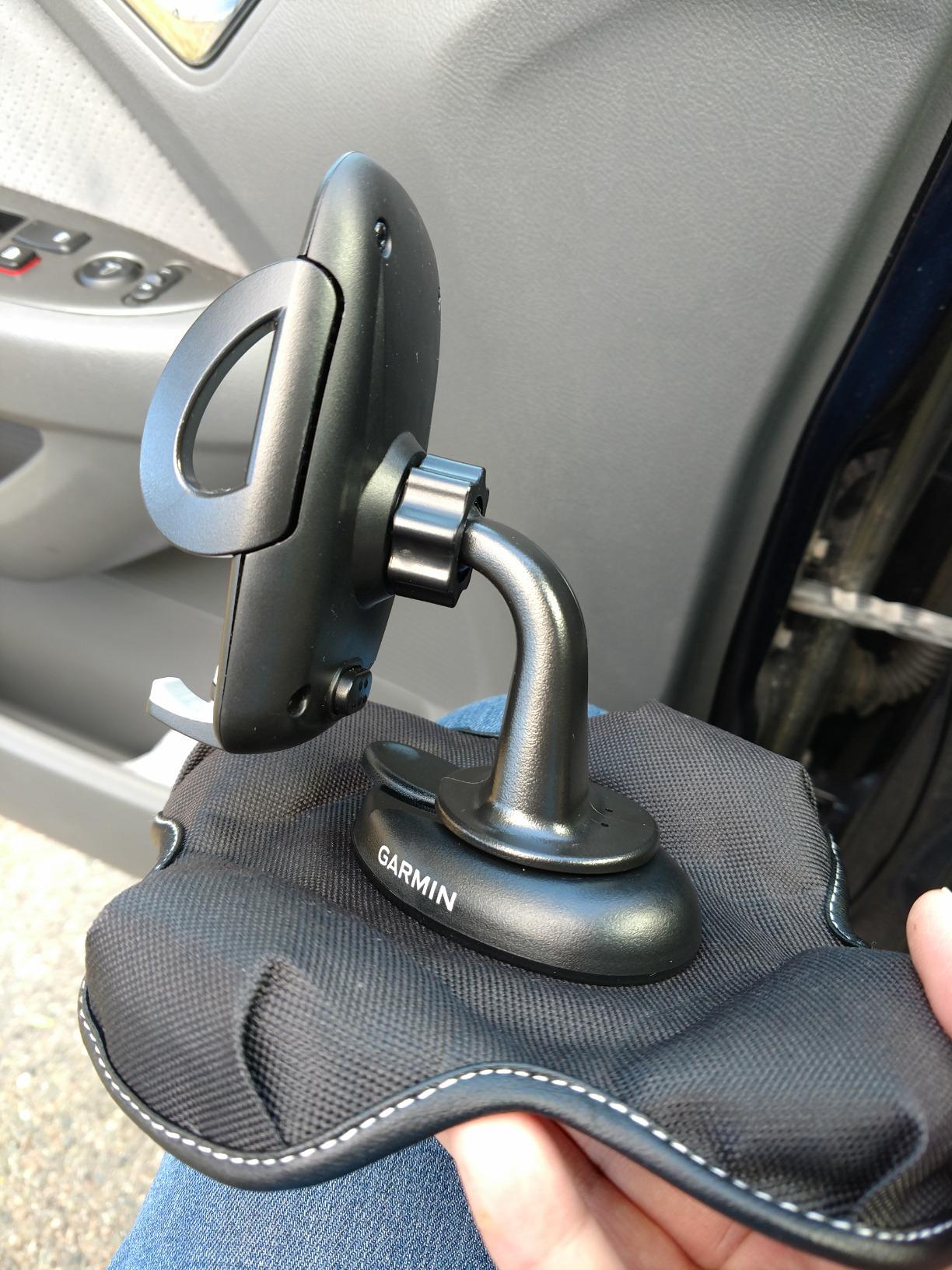 Garmin 010-10908-02 Portable Friction Mount - Frustration Free Packaging customer photo 1