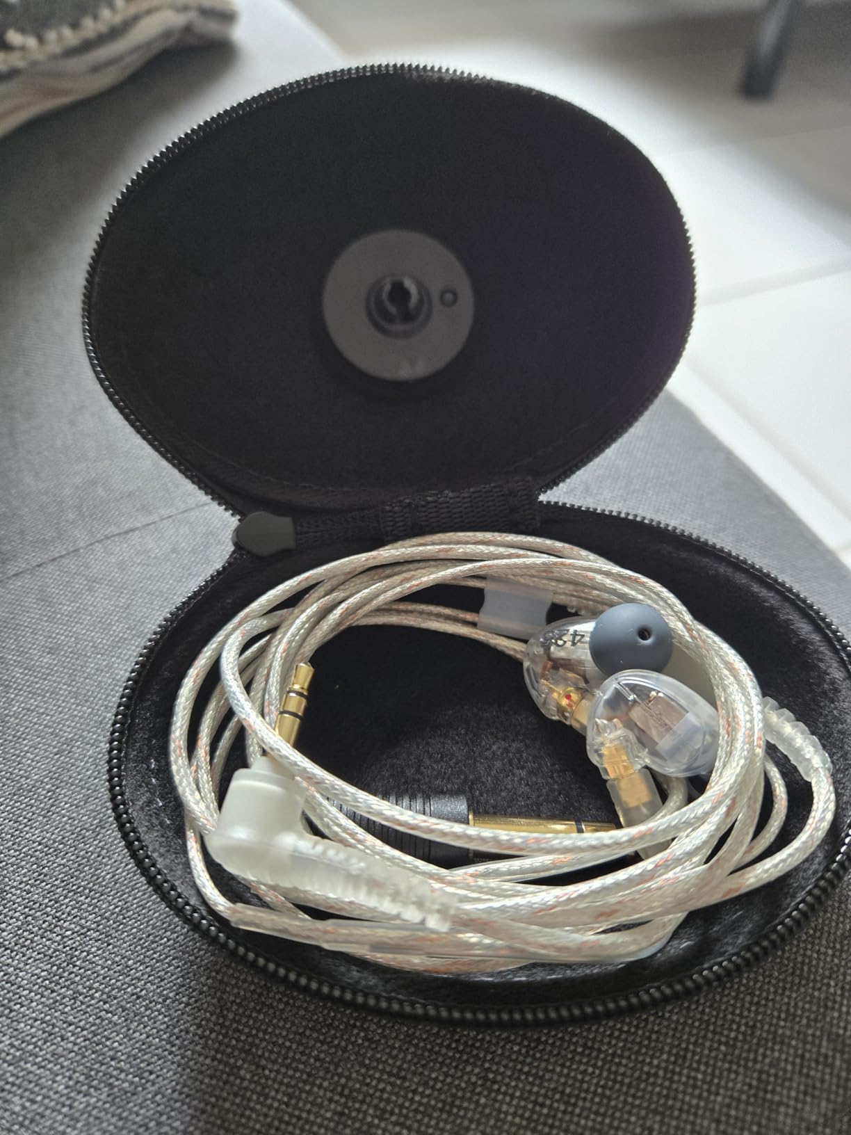Shure SE425 PRO Wired Earbuds - Professional Sound Isolating Earphones - Clear customer photo 1