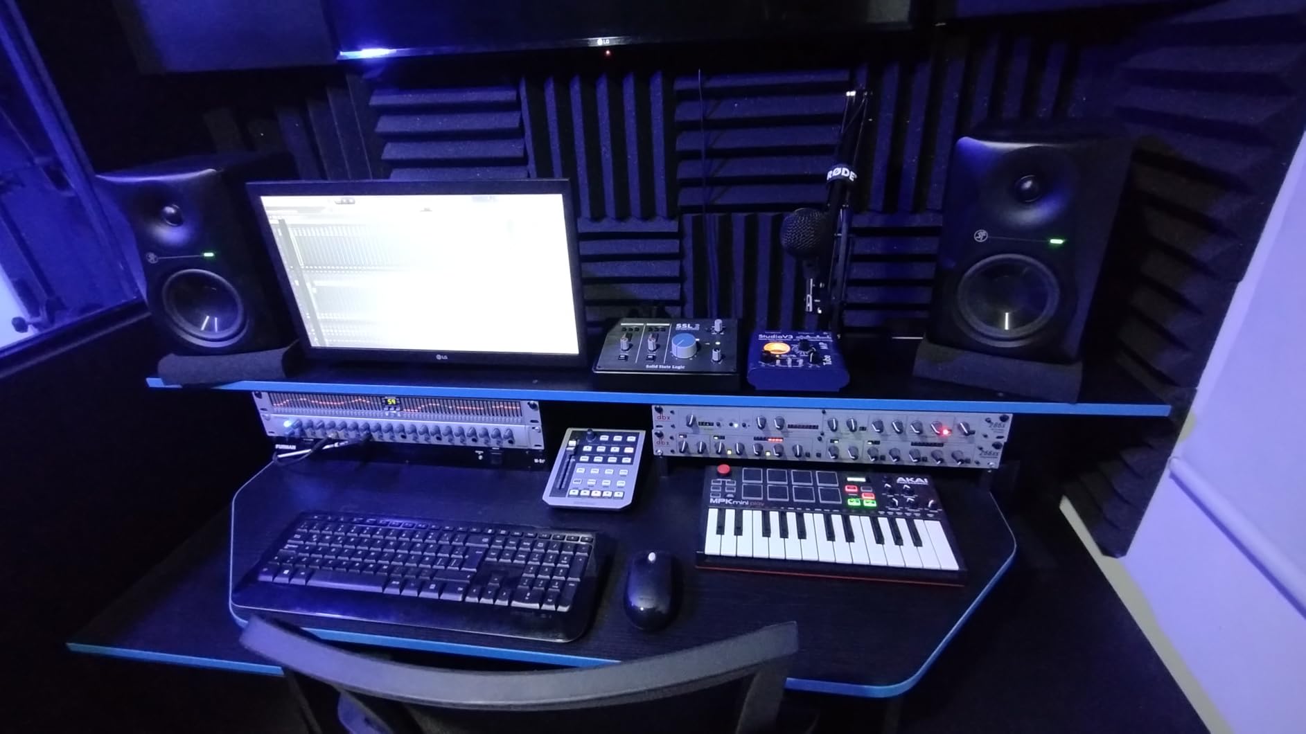 dbx 286s Microphone Preamp & Channel Strip Processor with Compression, De-Esser, Enhancer, Expander/Gate, and Metering LEDs customer photo 1