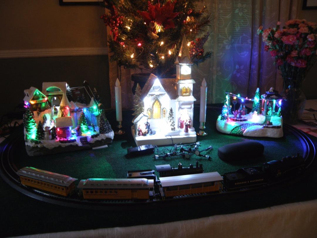 Bachmann Trains - Durango & Silverton Ready To Run Electric Train Set - HO Scale customer photo 1