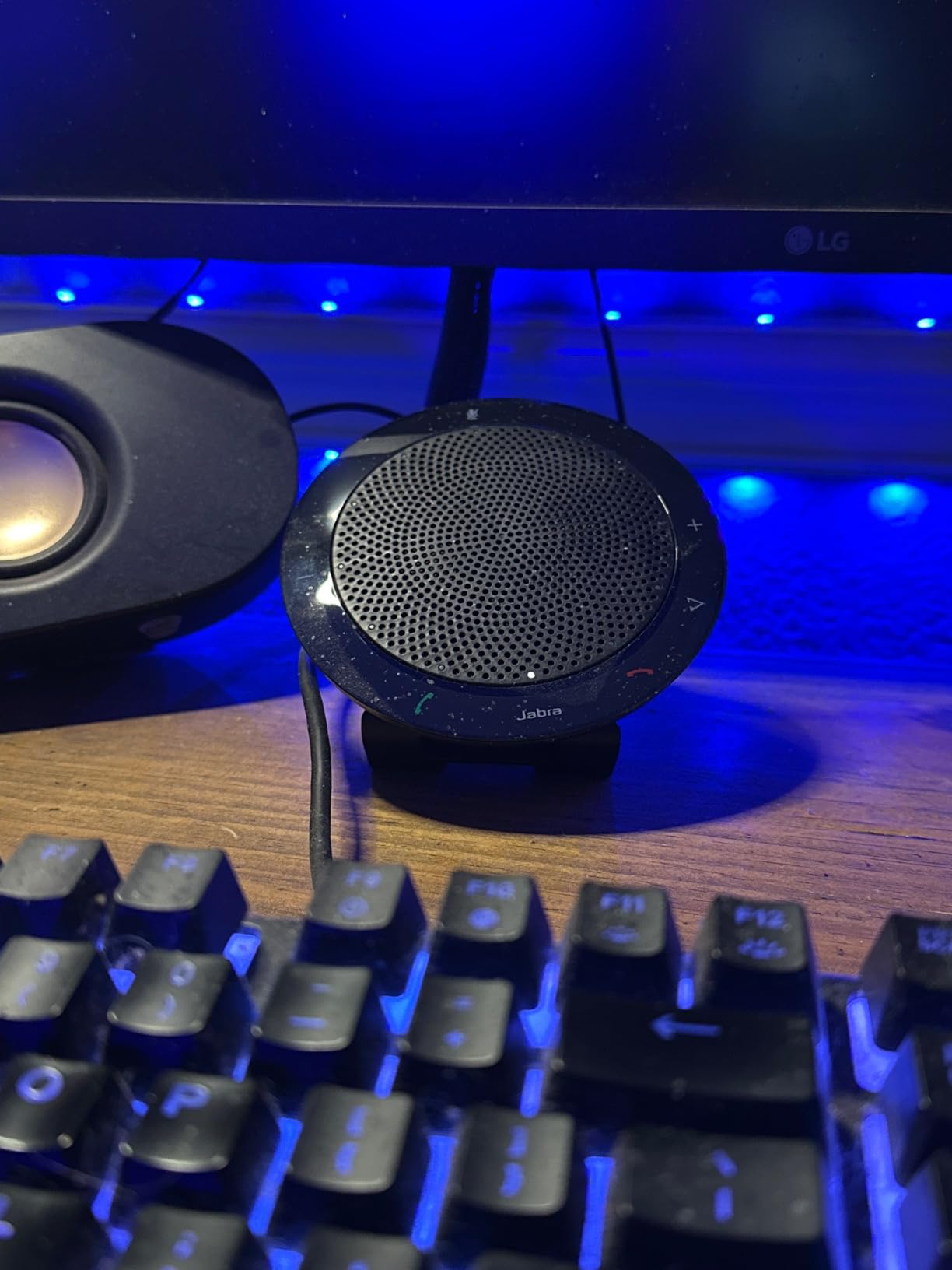 Jabra Speak 410 USB Speakerphone, Plug and Play Solution, Works with All PCs, Outstanding Sound Quality, Full Compatibility with UC Systems & VoIP Clients, LED Indicators customer photo 1