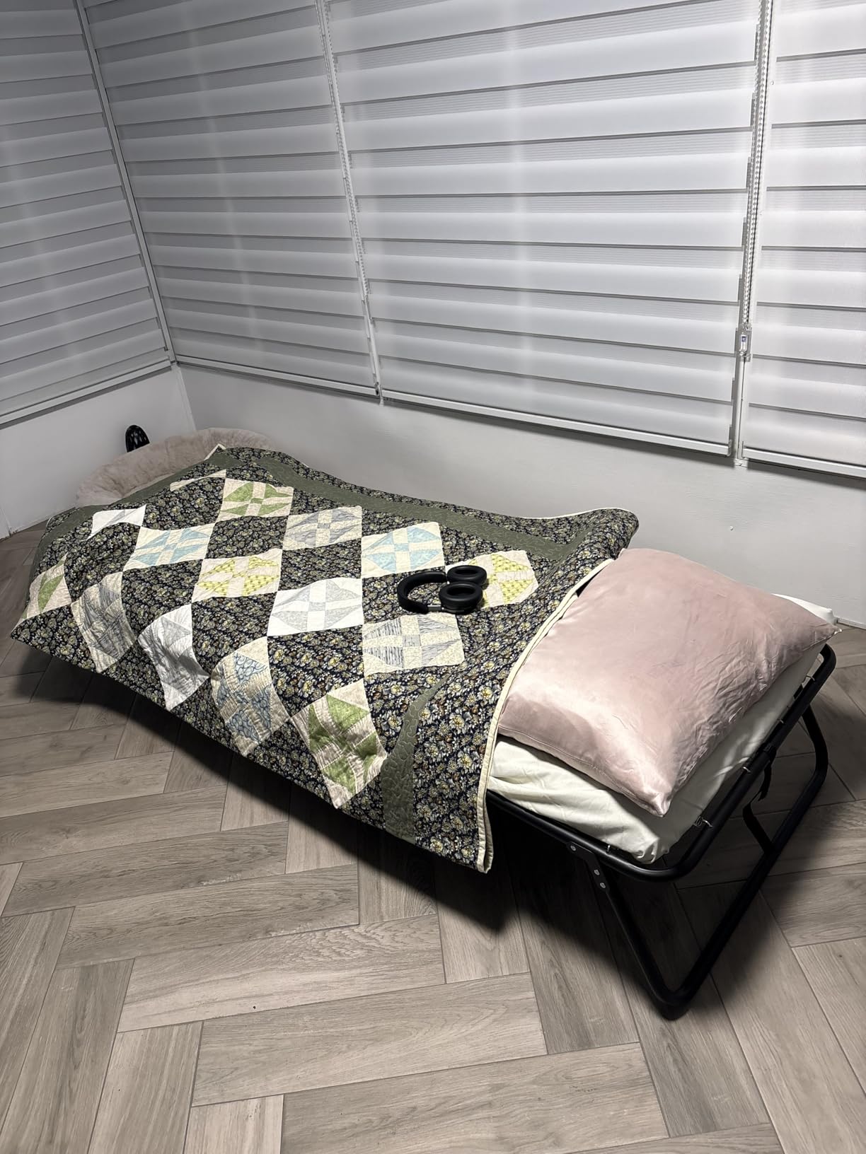 Coleman ComfortSmart Big & Tall Cot with Mattress Pad, Folding Steel Camp Bed with Plush Pad for Comfortable Sleeping, Great for Camping, Lounging, Elevated Sleeping, Guests customer photo 1