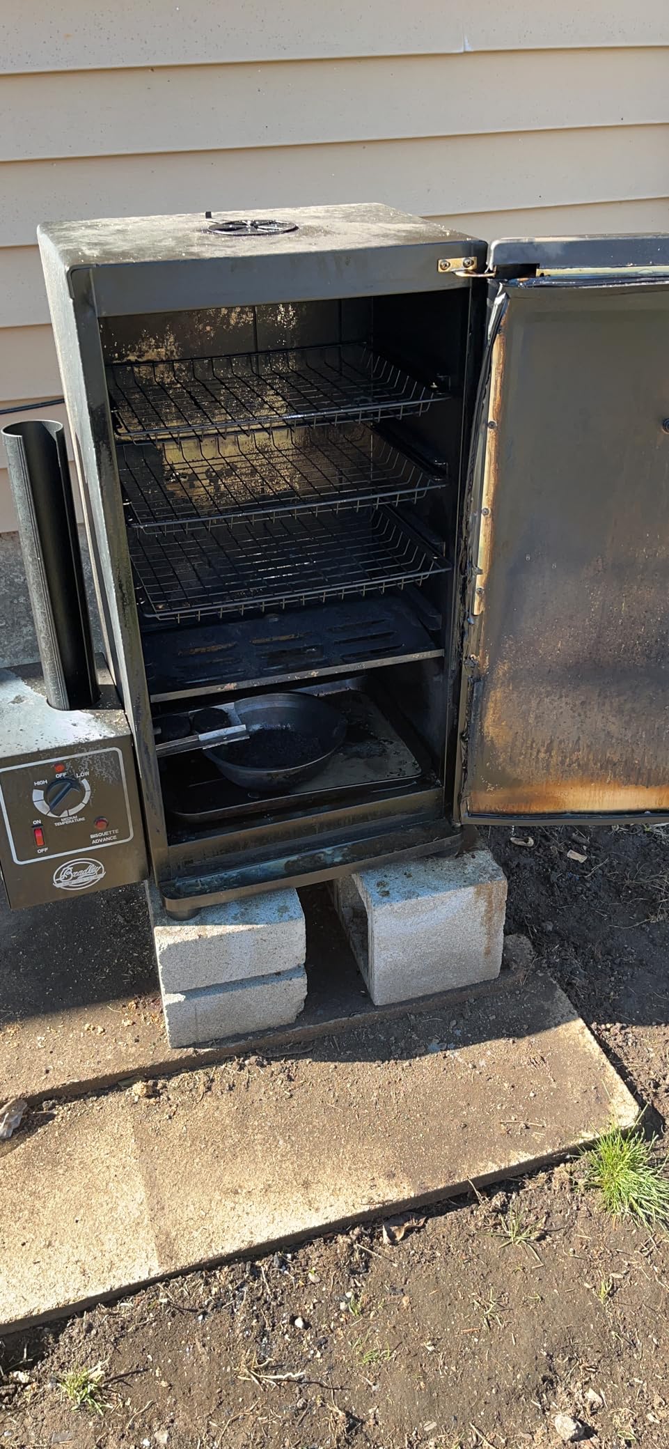 Bradley Original Bradley Smoker BS611 4-Rack Natural Draft Vertical Electric Smoker customer photo 1