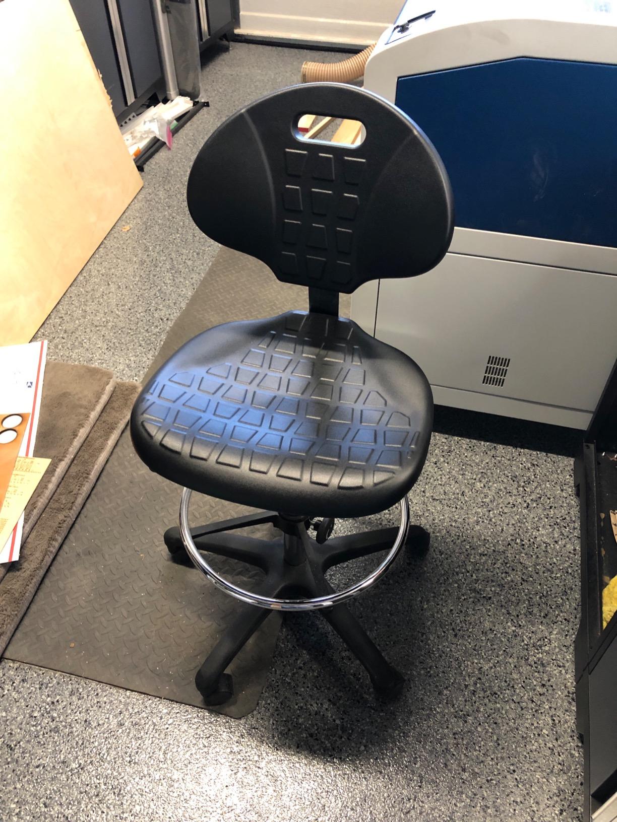 BenchPro Deluxe Polyurethane Chair With 18