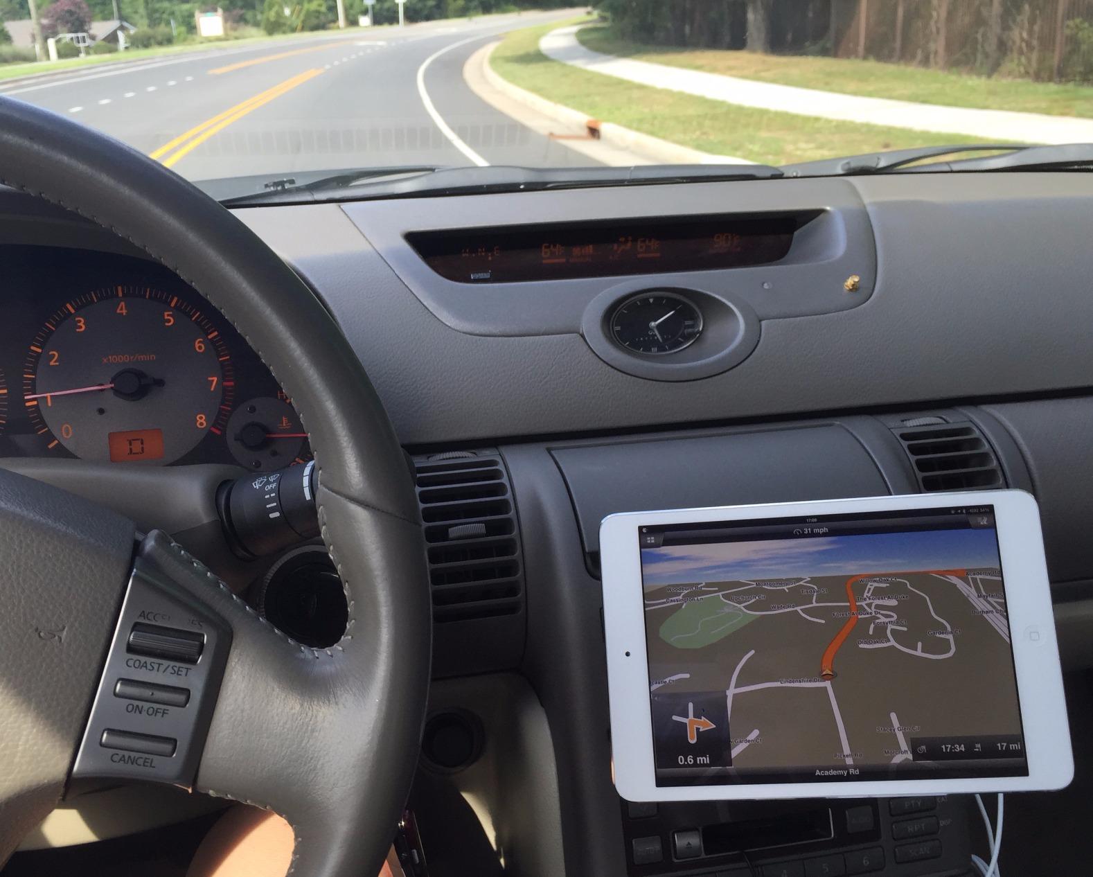 Garmin 010-01055-15 GLO Portable GPS and GLONASS Receiver with Vehicle Power Cable, Black customer photo 2