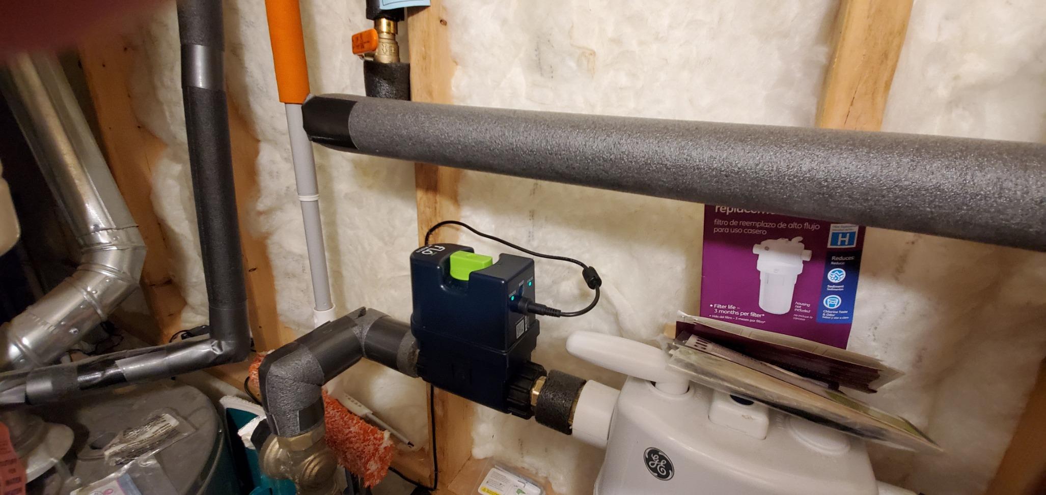 Moen Flo 3/4-inch Smart Water Shut Off Valve, Smart Home Water Monitor Leak Detector, Wifi Connected, App Enabled Flow Meter and Shutoff, 900-001 customer photo 1