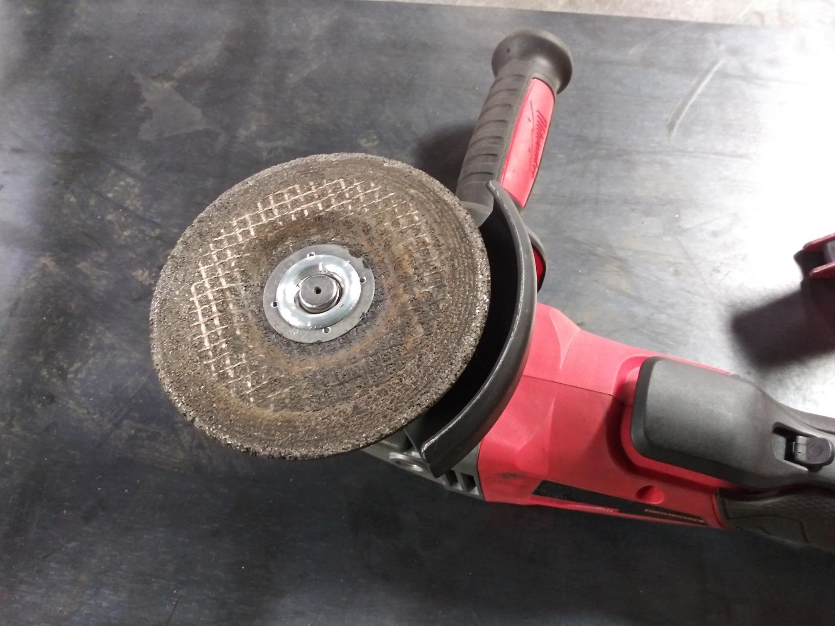 Milwaukee 2780-20 M18 Fuel 4-1/2 inch /5 inch Angle Grinder with Paddle Switch, Bare customer photo 2