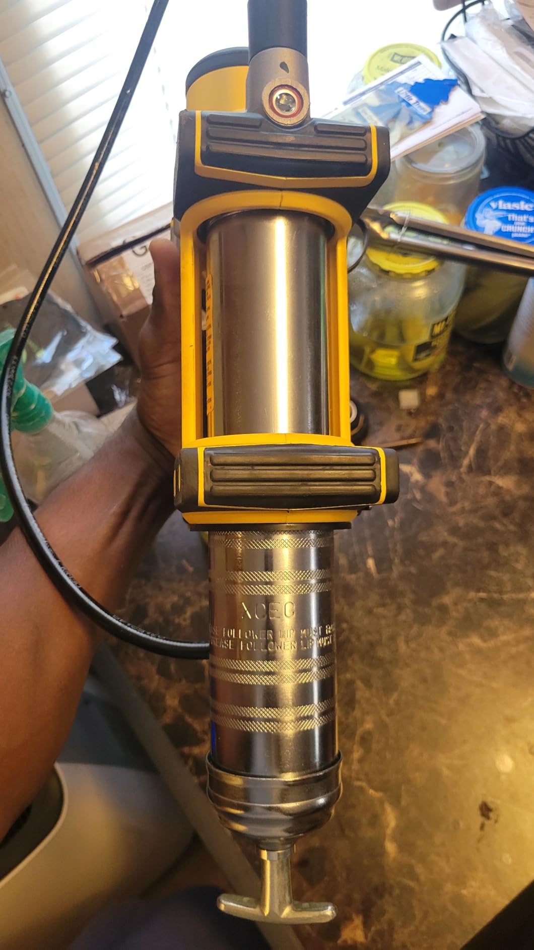 DEWALT Grease Gun 20V MAX, Cordless Electric Grease Gun 42