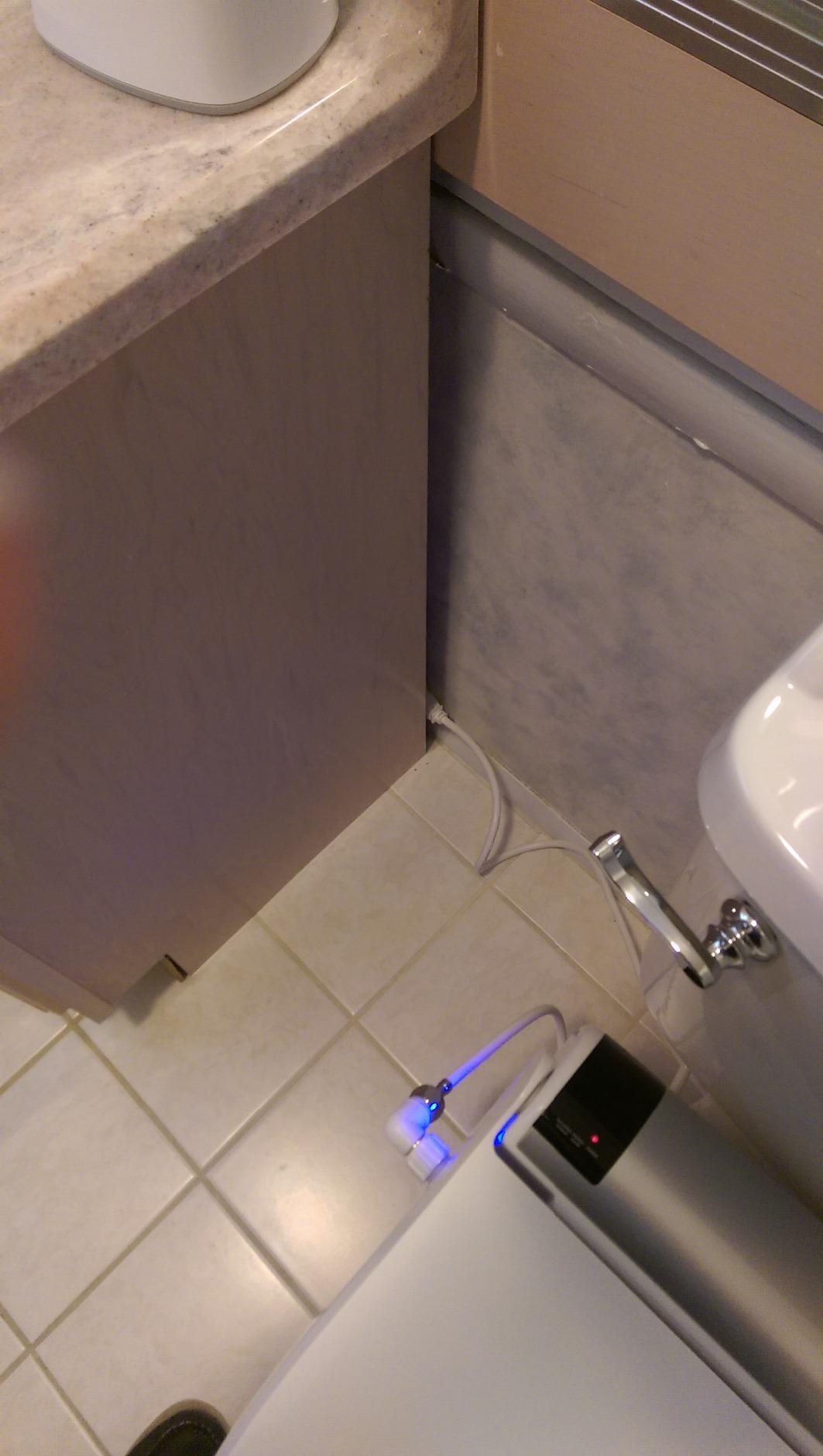 Bio Bidet BB2000 Bliss Electric Bidet Toilet Seat, Warm Water with Air Dryer, Heated Seat with Sensor and Slow Close Lid, Night Light, Remote Control, Elongated, White customer photo 1