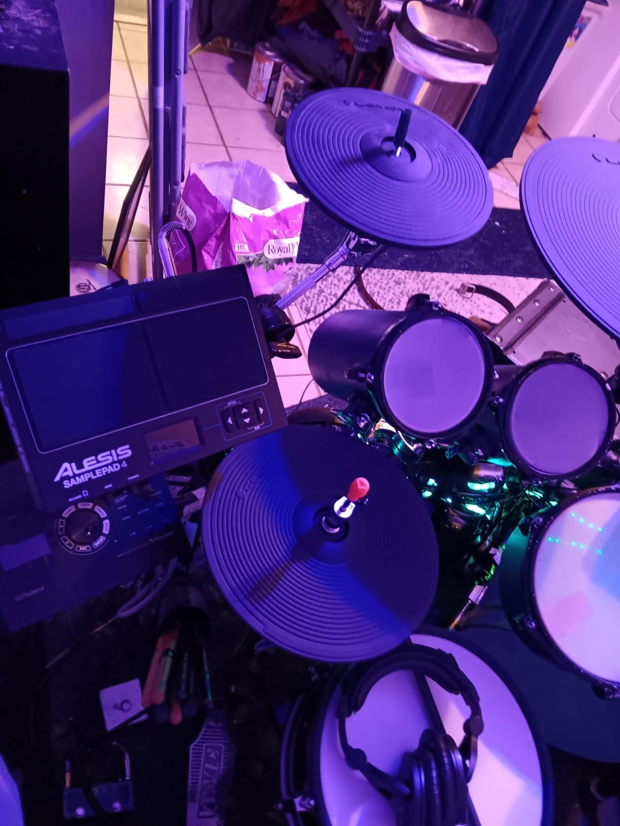 Alesis SamplePad Pro - Percussion and Sample-Triggering Instrument with 8 Velocity-Sensitive Drum Pads, 200+ Built-In Sounds customer photo 2