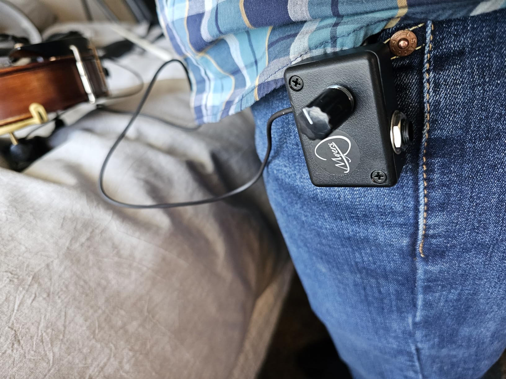 The Feather Violin Pickup with Flexible Micro-Gooseneck by Myers Pickups customer photo 2