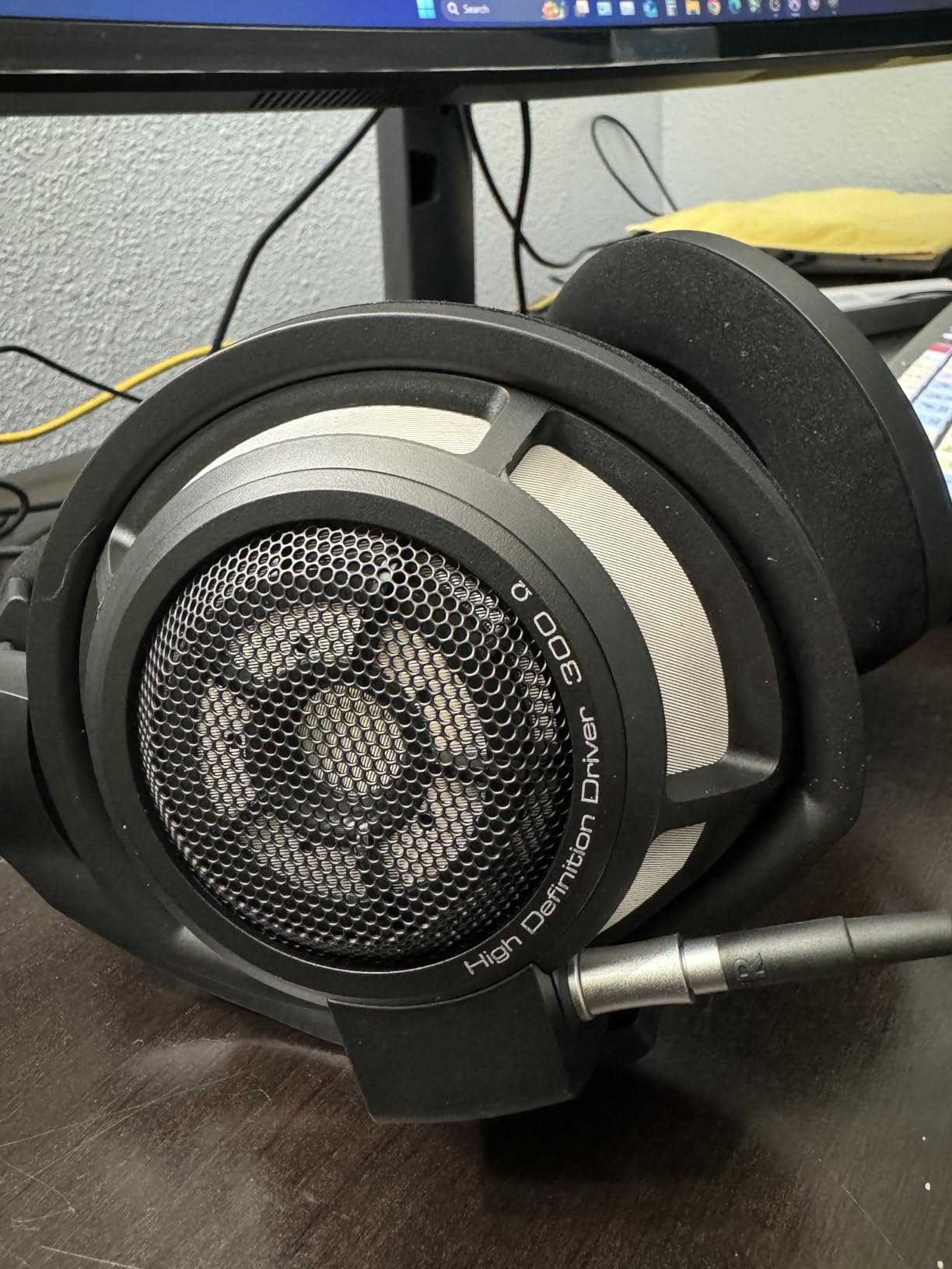 Sennheiser HD 800 S Over-the-Ear Audiophile Reference Headphones - Ring Radiator Drivers With Open-Back Earcups customer photo 2