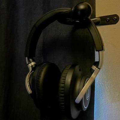 Audio-Technica ATH-M70x Closed-Back Dynamic Professional Studio Monitor Headphones customer photo 2