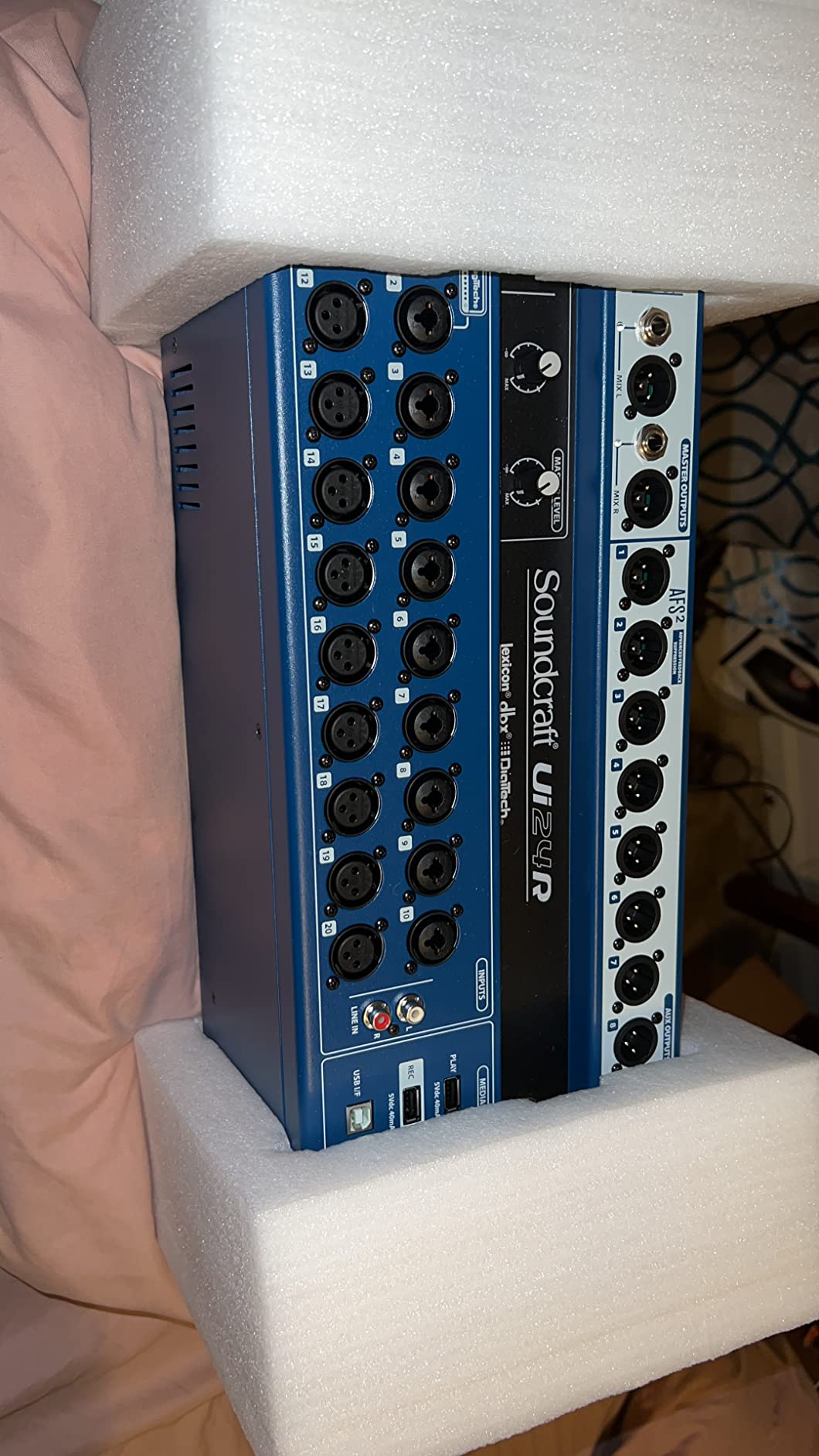 Soundcraft Ui16 Remote-Controlled 16-Input Digital Mixer customer photo 2