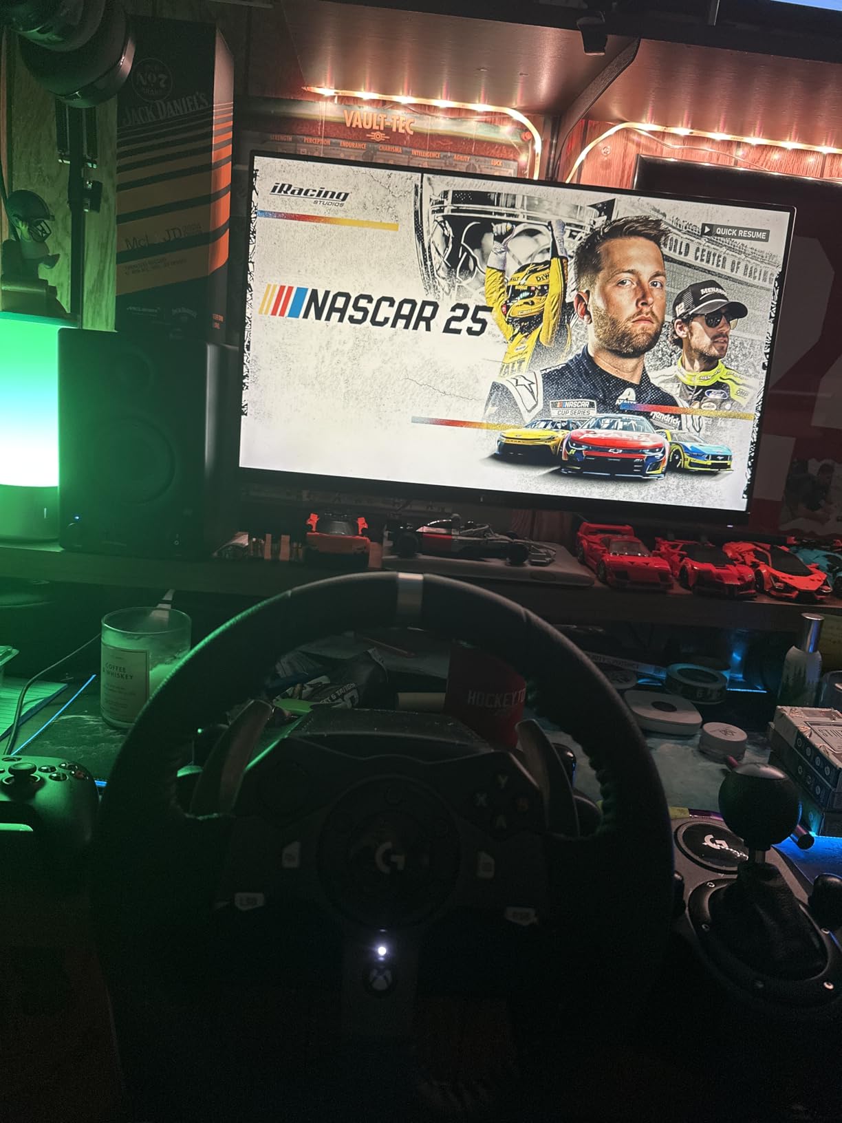 Logitech G920 Driving Force Racing Wheel and Floor Pedals, Real Force Feedback, Stainless Steel Paddle Shifters, Leather Steering Wheel Cover for Xbox Series X|S, Xbox One, PC, Mac - Black customer photo 1