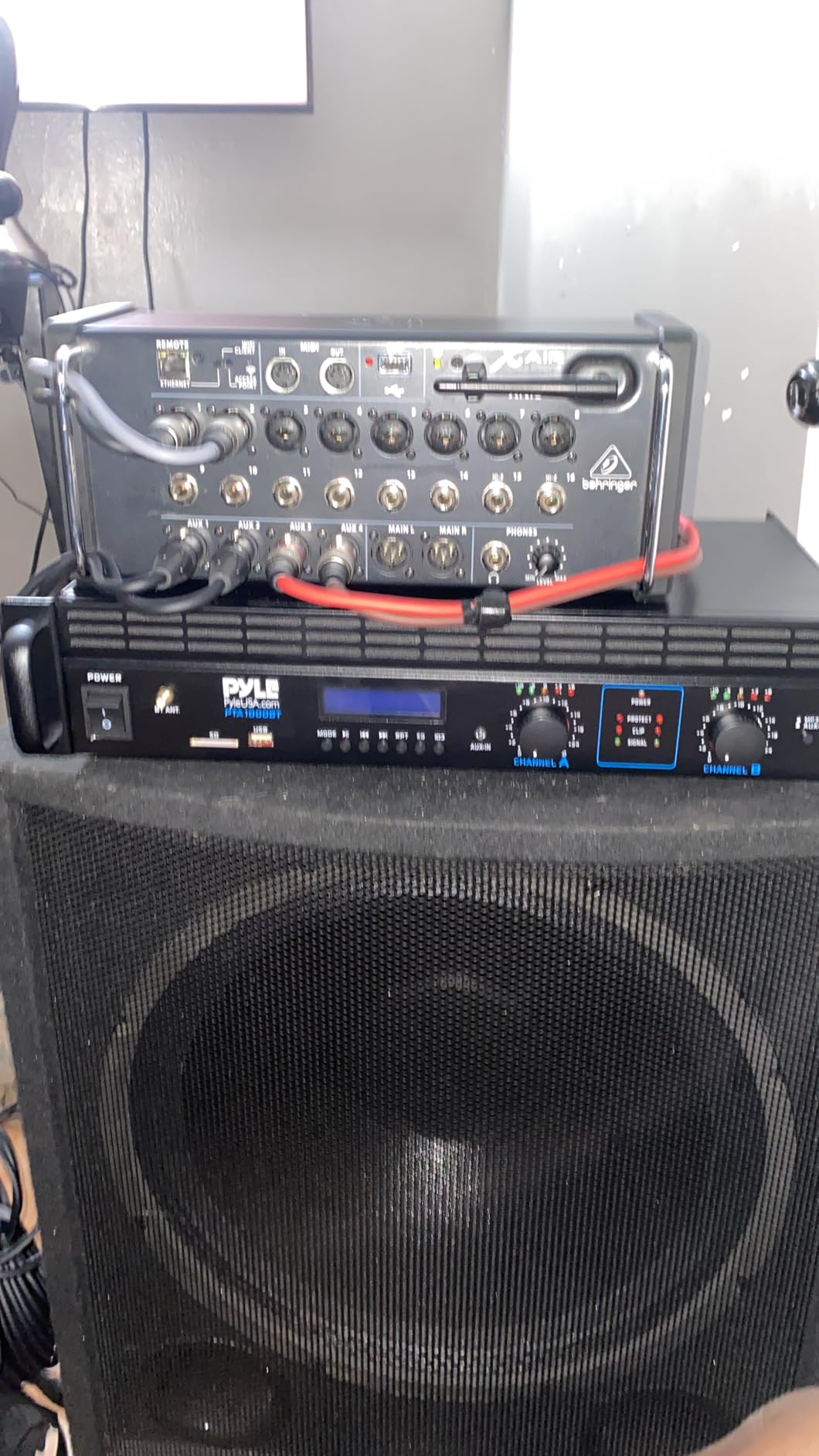 Behringer X AIR XR16 16-Input Digital Mixer for iPad/Android Tablets with 8 Programmable Midas Preamps, 8 Line Inputs, Integrated Wifi Module and USB Stereo Recorder customer photo 1