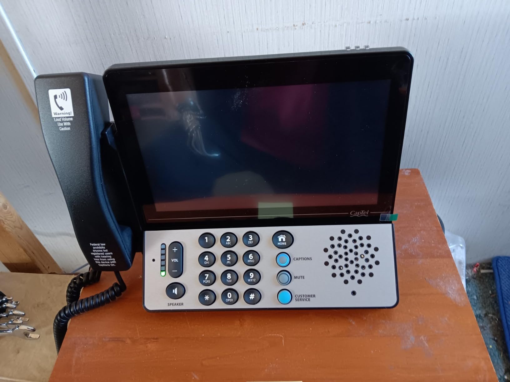 Hamilton CapTel 2400iSPNBT Captioned Telephone, Hearing Impaired Phones, Volume Control with up to 40dB Amplification Gain, Large Touch Screen Display, Wi-Fi Capable, Answering Machine & Speakerphone customer photo 2