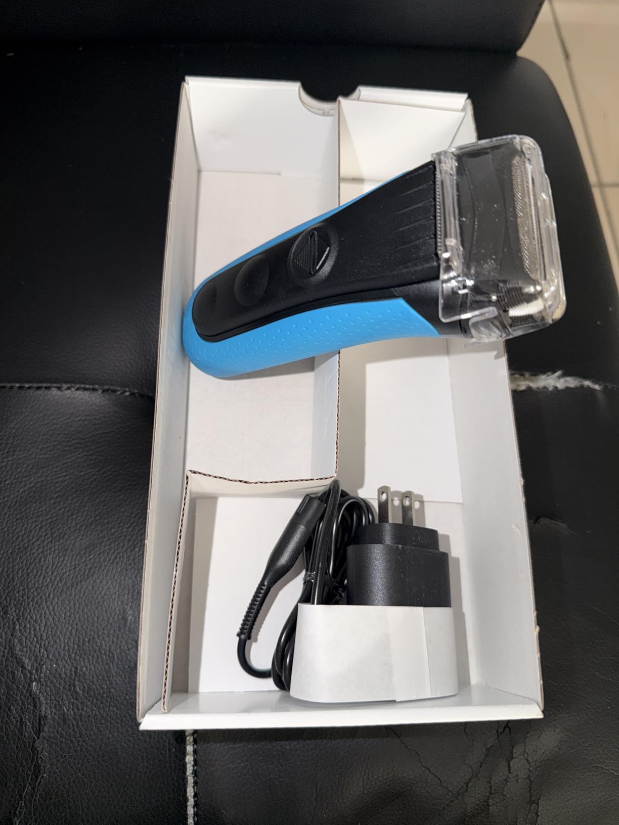 Braun Electric Series 3 Razor with Precision Trimmer, Rechargeable, Wet & Dry Foil Shaver for Men customer photo 2