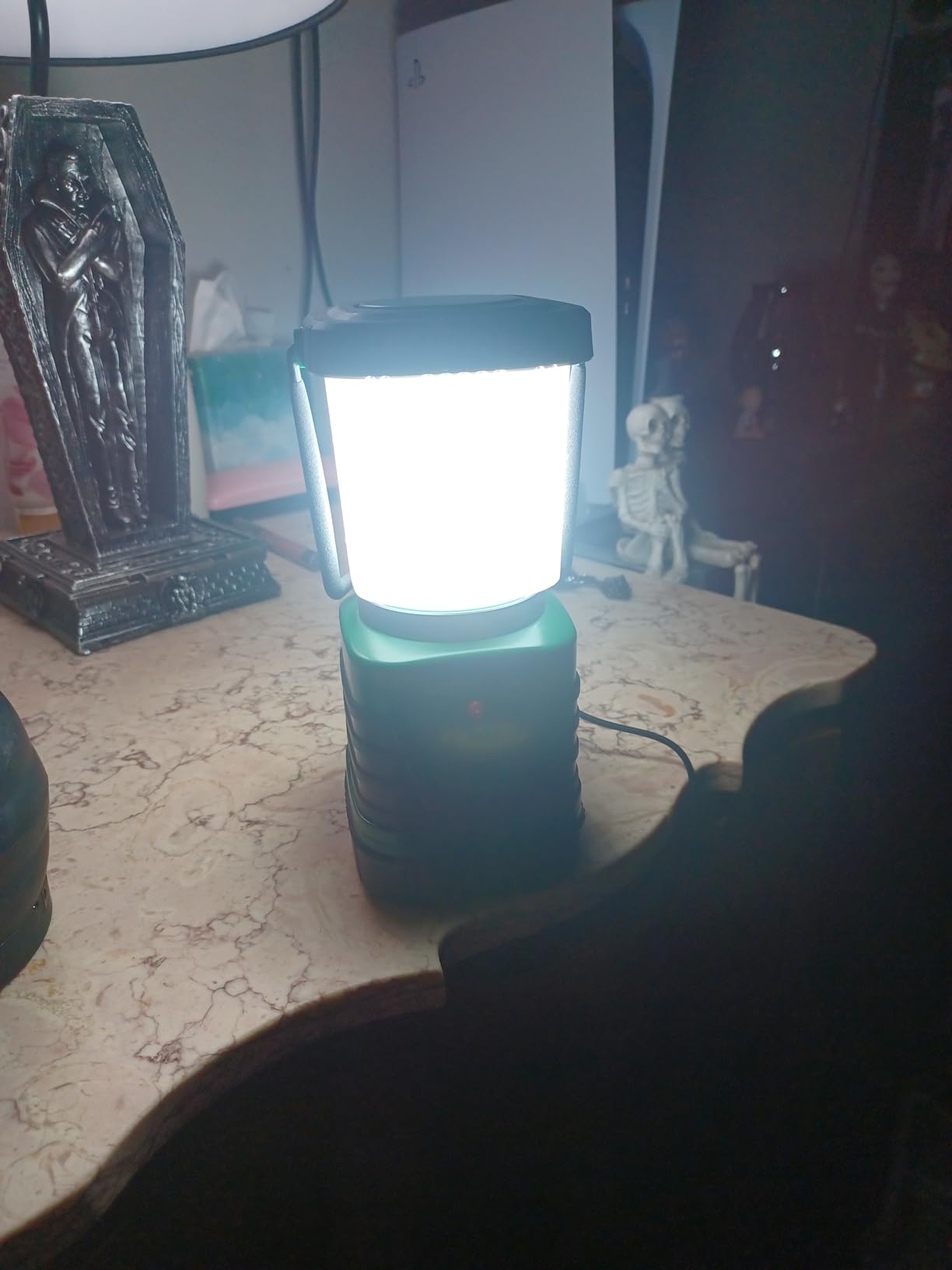 Lighting EVER 1000LM LED Camping Lantern Rechargeable, 4400mAh Power Bank with 4 Light Modes, IP44 Waterproof customer photo 1