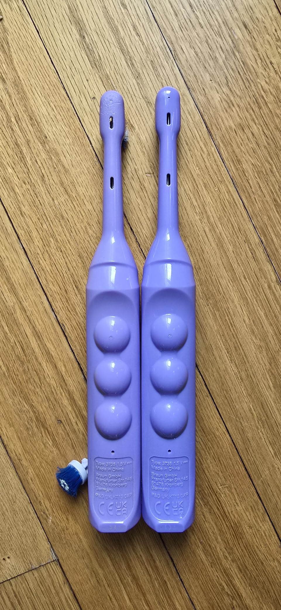 Oral-B Kids Battery Power Electric Toothbrush Featuring Disney's Frozen for Children and Toddlers age 3+, Soft customer photo 1