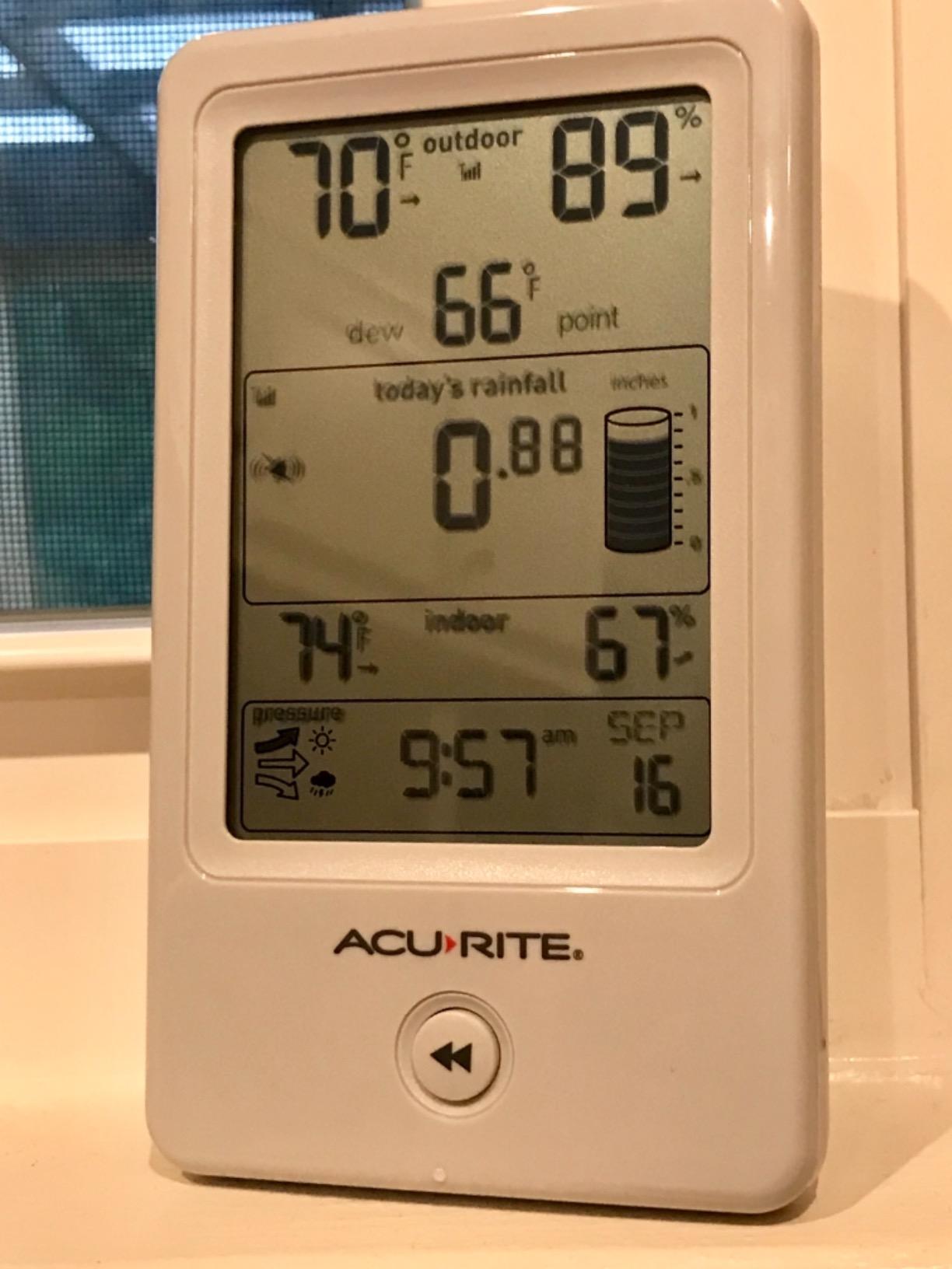 AcuRite 01089M Rain Gauge with Thermometer & Humidity customer photo 2